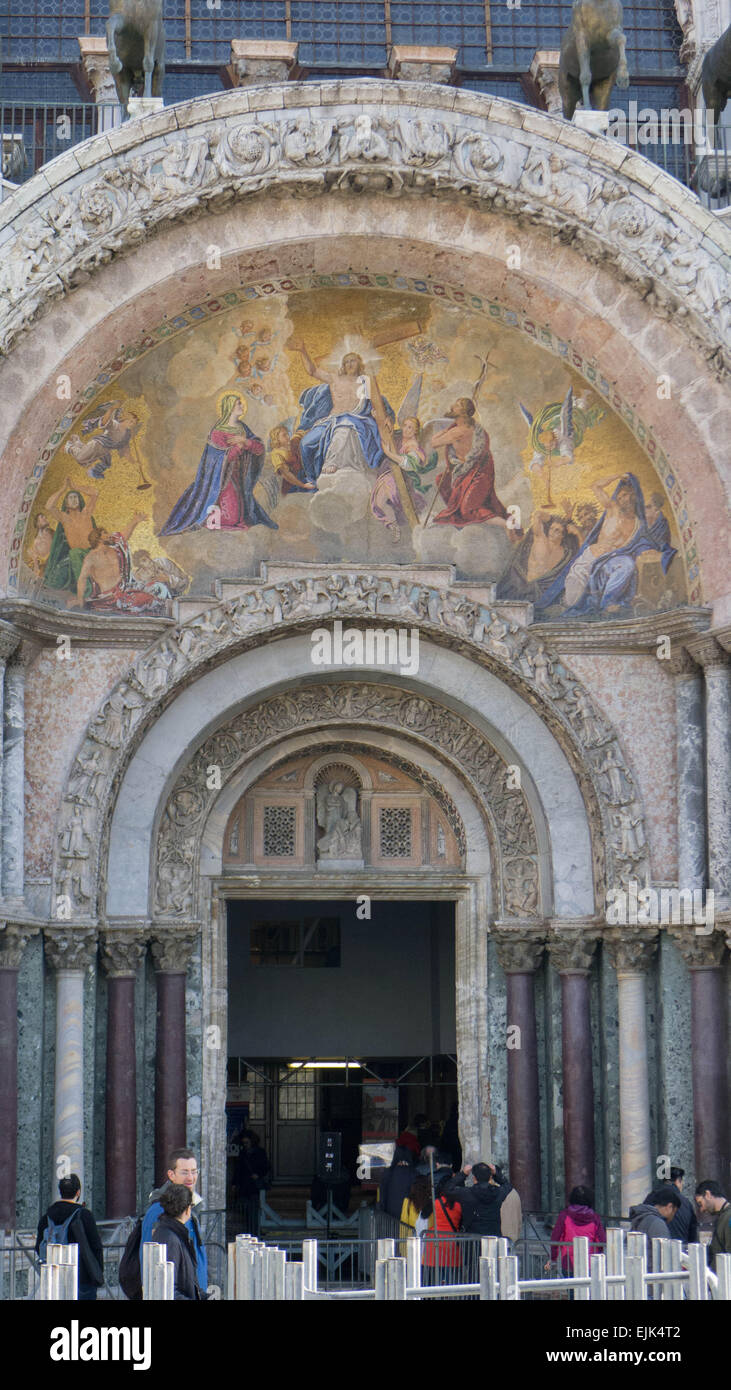 Basilika San Marco Italy mit dekorativen Eingang zur Kirche Stockfoto