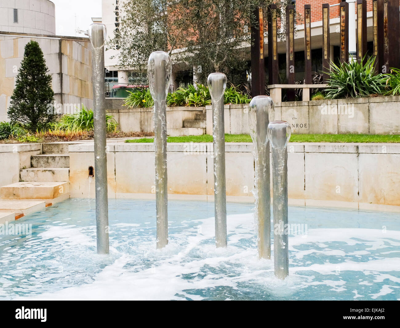 Brunnen in den Gärten von Nelson Mandela von der Stadthalle in Stadt Leeds, West Yorkshire, Stockfoto