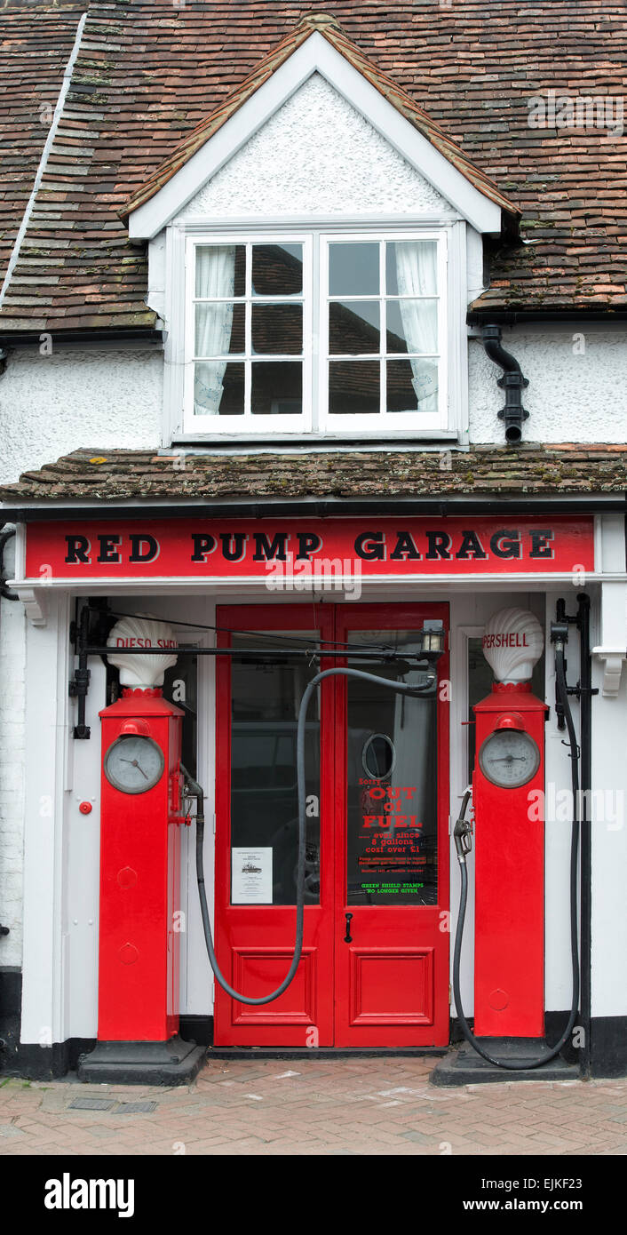 Red Pumpe Garage. Great Missenden, Buckinghamshire, England. Inspiration für die Garage in Danny, der Champion der Welt Buch von Roald Dahl Stockfoto