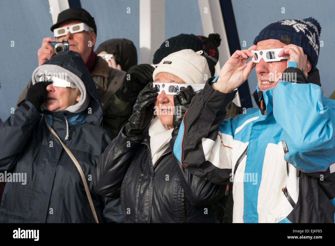 Solar Eclipse Anzeige mit Schutzbrille Stockfoto