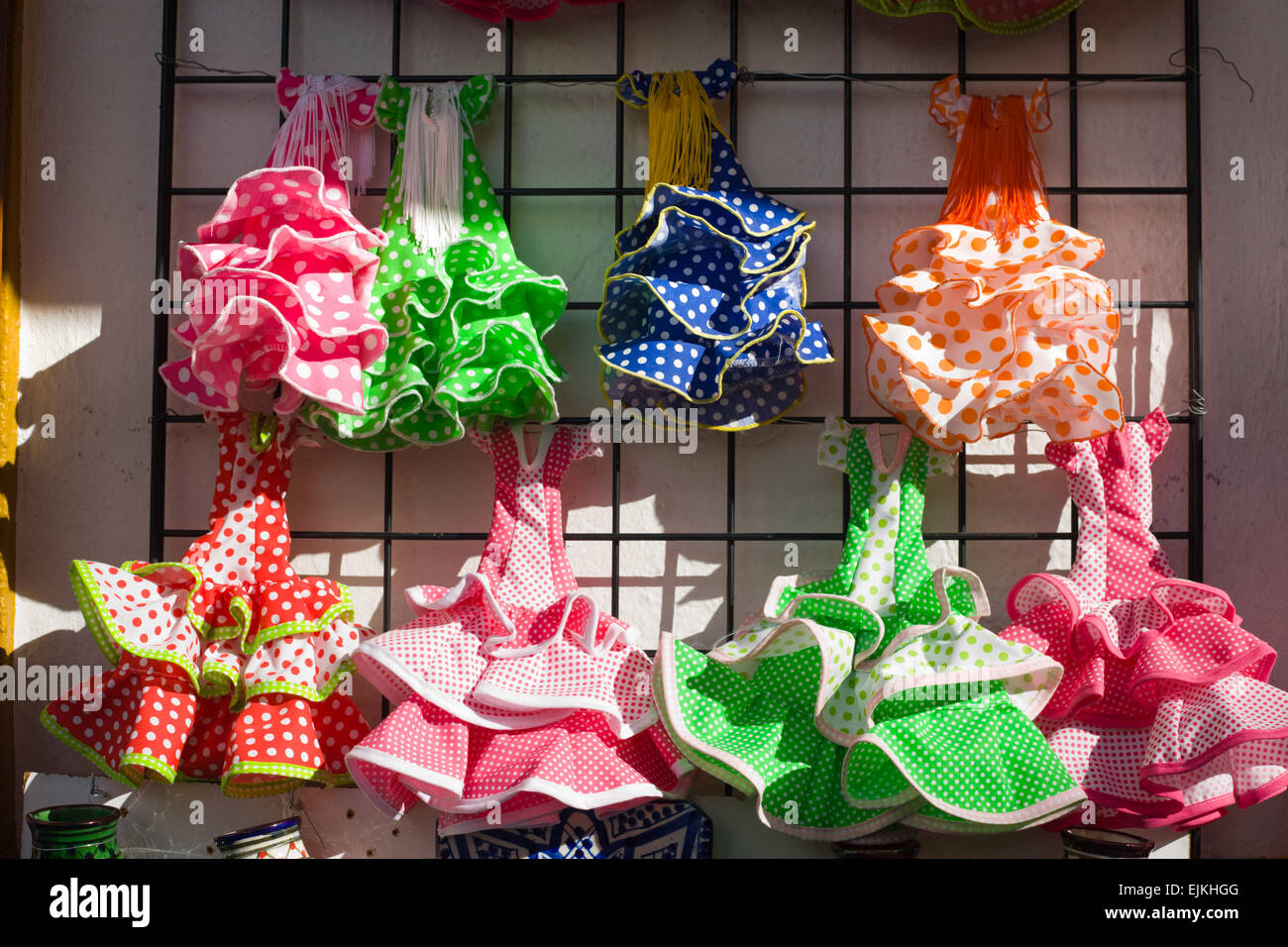 Typische farbige spanischen Flamenco-Kleid, in der kleinen Größe als Souvenir verkauft Stockfoto
