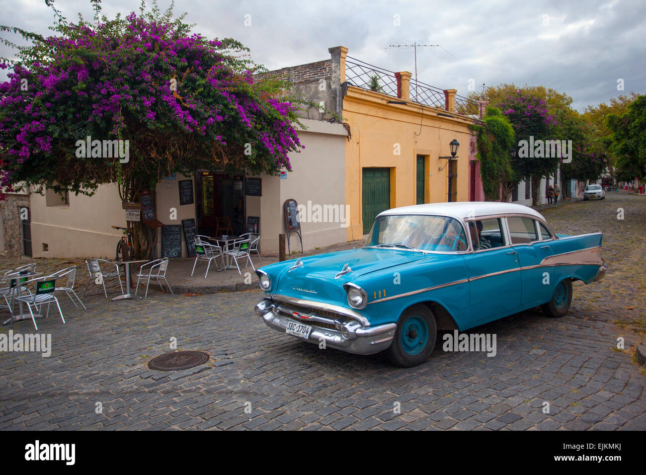 Oldtimer im historischen Viertel von Colonia del Sacramento, Uruguay. Stockfoto