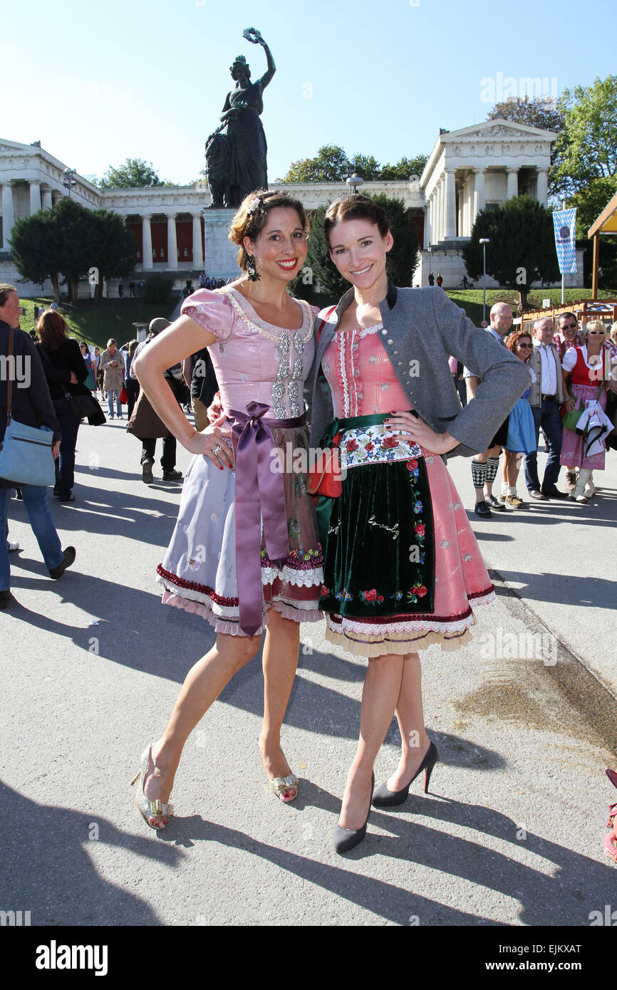 Goldstar-Media-Party im Kufflers Weinzelt Zelt während 2014 Oktoberfest Featuring: Lola Paltinger, Sophie Wepper Where: München, Deutschland: 23 Sep 2014 Stockfoto