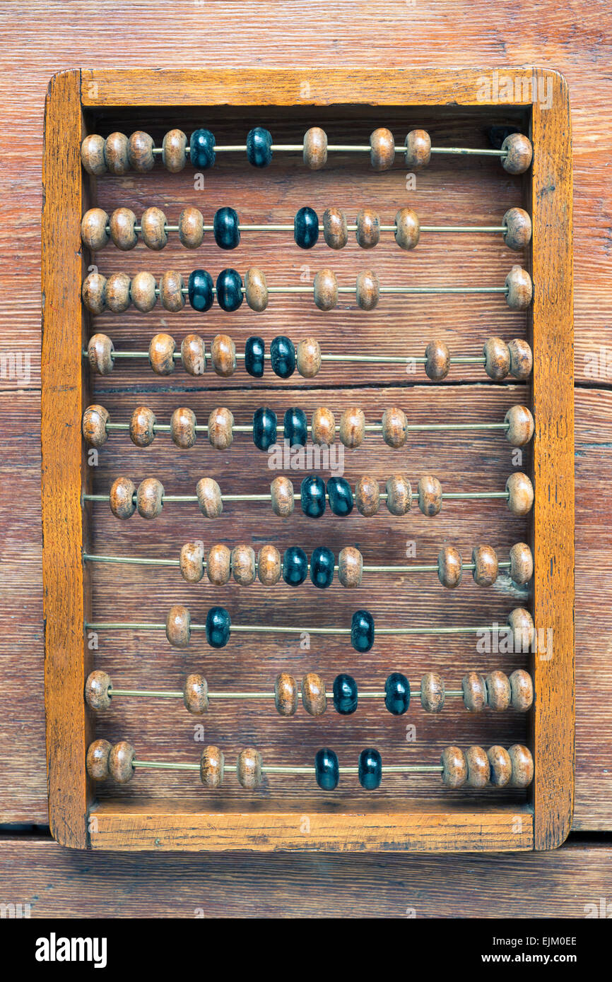 Vintage Abacus auf dem alten Holztisch Stockfoto