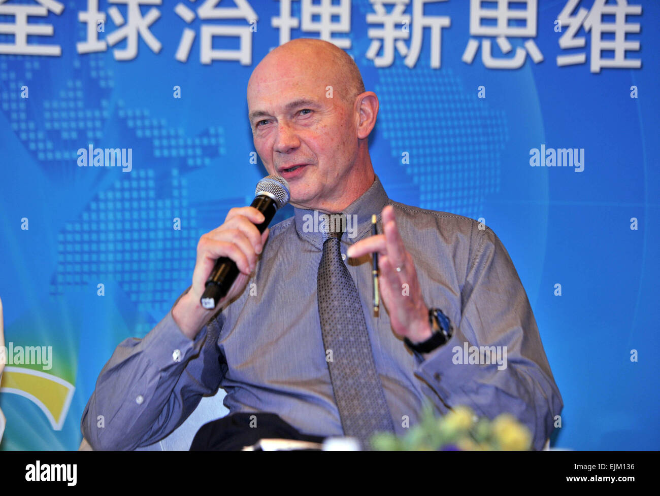 Boao, Chinas Provinz Hainan. 29. März 2015. Der ehemalige Generaldirektor der World Trade Organisation Pascal Lamy spricht am Mittagessen mit dem Thema "Brainstorming: Rethinking Global Governance" während der 2015 Boao Forum für Asien (BFA) in Boao, Süd-China Provinz Hainan, 29. März 2015. © Yang Guanyu/Xinhua/Alamy Live-Nachrichten Stockfoto