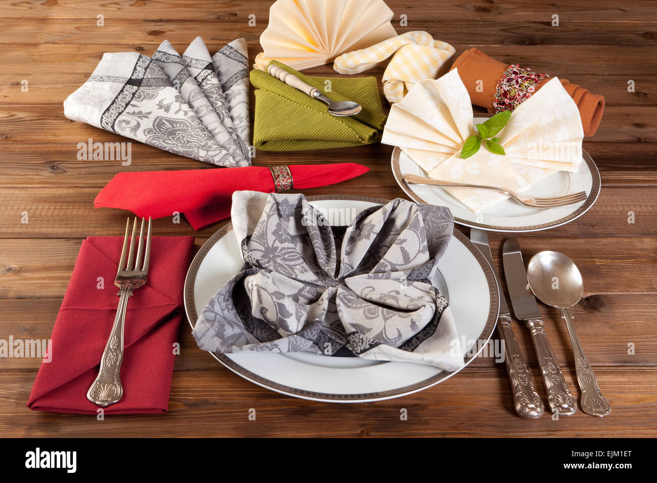 Variation von viele verschiedene Arten von Servietten falten für die festliche Tafel Stockfoto