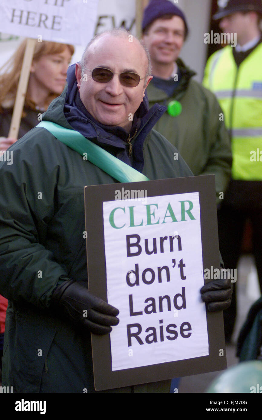 Schauspieler Bob Hoskins schließt sich eine Demonstration gegen eine Deponie-Depot in Lewes fotografieren aufgenommen 1999 Stockfoto