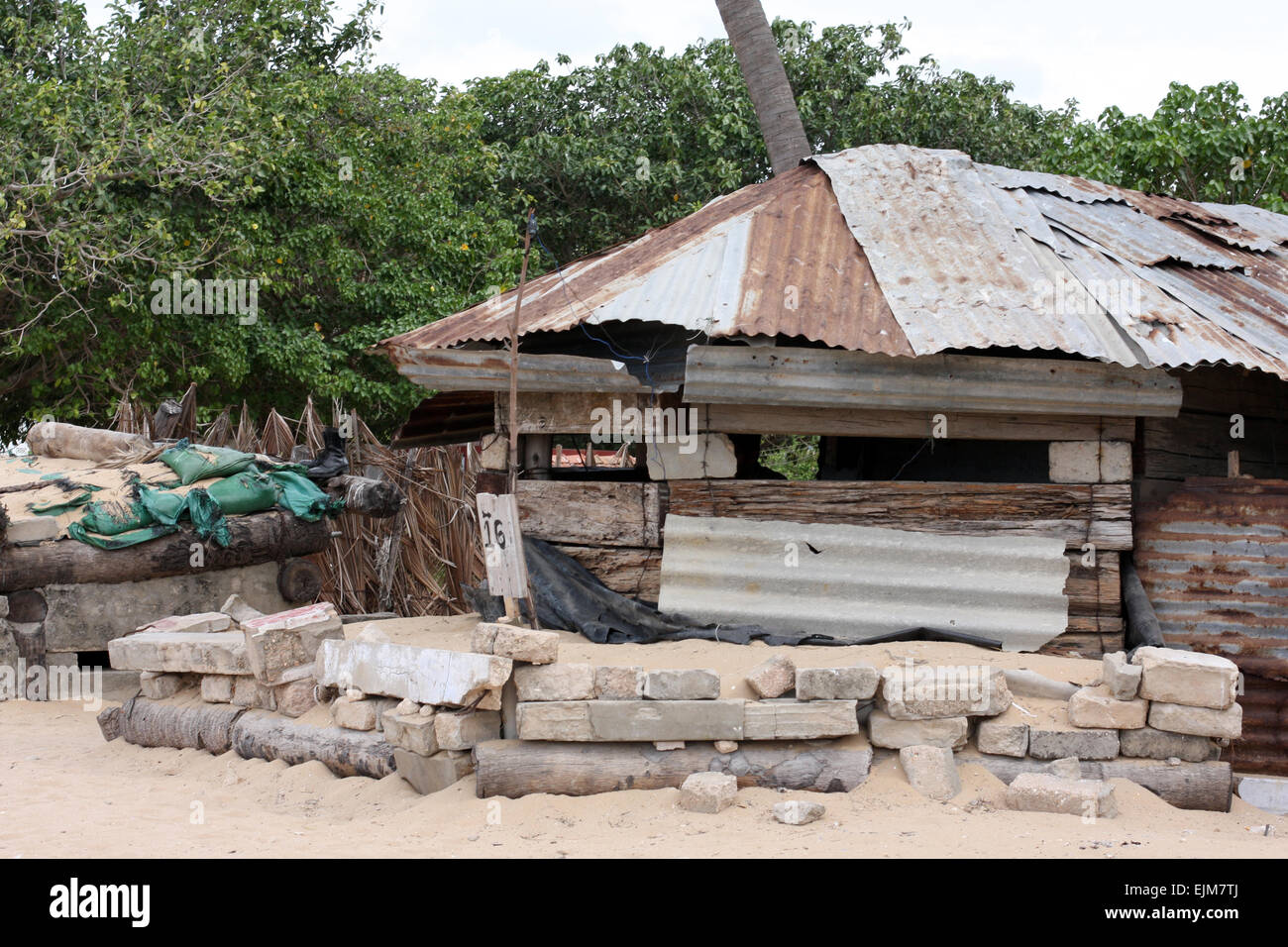 Kontrollpunkt der Sri-lankischen Armee am Strand Munai in der Nähe von Point Pedro, Jaffna Halbinsel Stockfoto