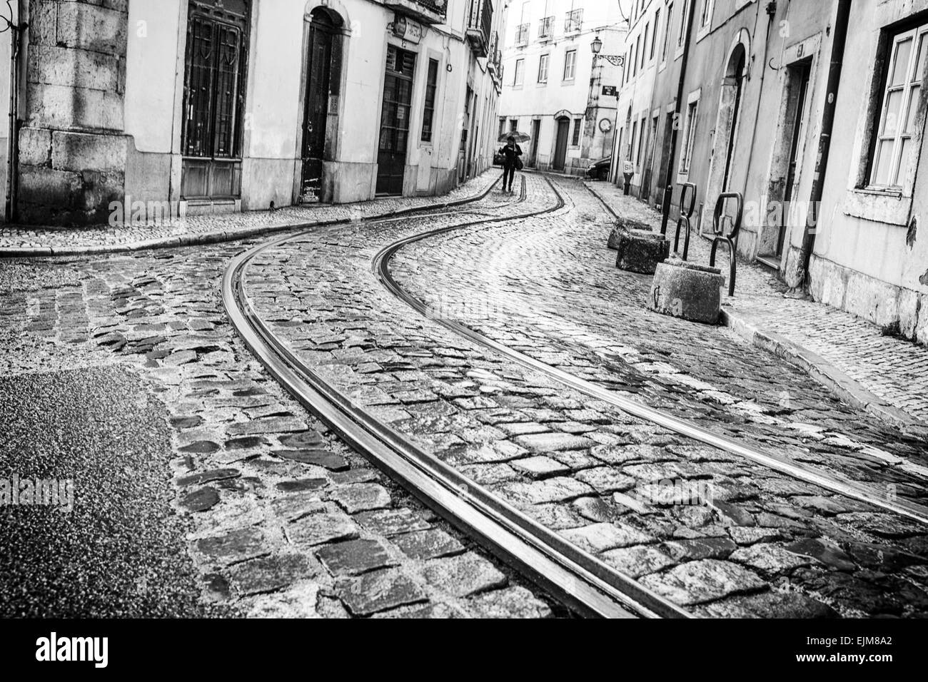 Straßenbahn-Schienen, Alfama, Lissabon Stockfoto