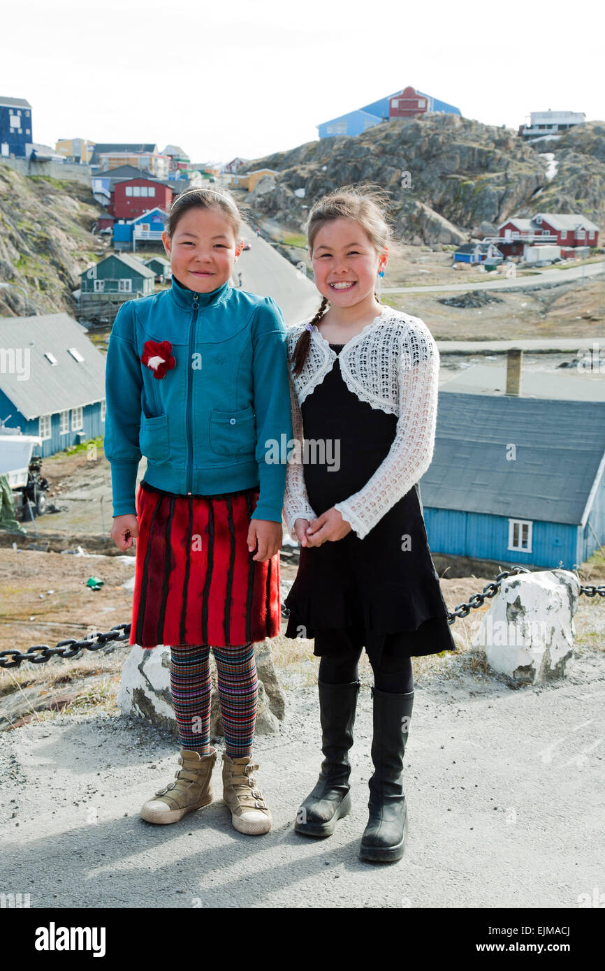 Zwei junge Mädchen der Inuit in Grönland Stockfoto