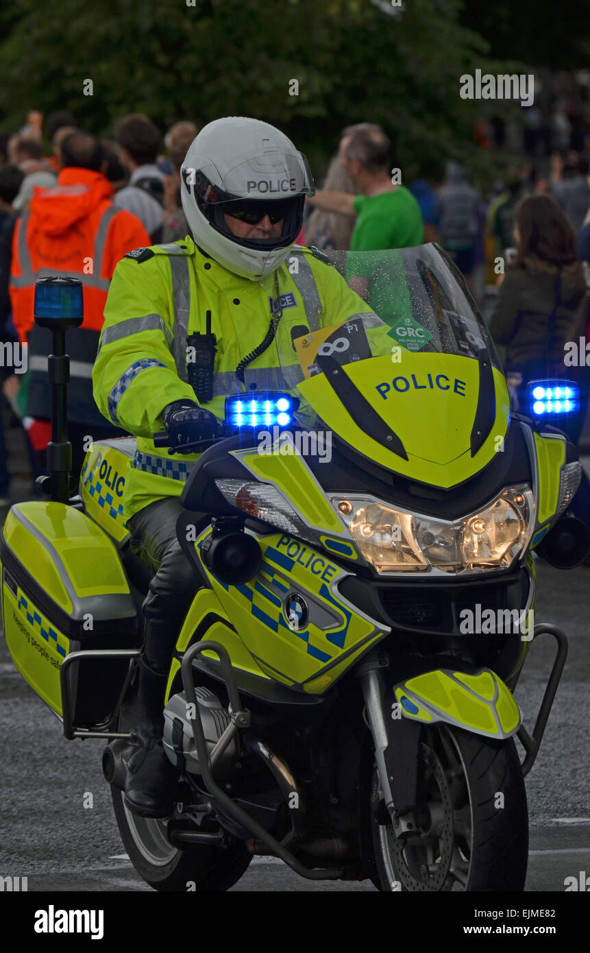 Polizei Schottland Motorrad führenden Marathon der Männer bei den Glasgow Commonwealth Games 2014 Stockfoto