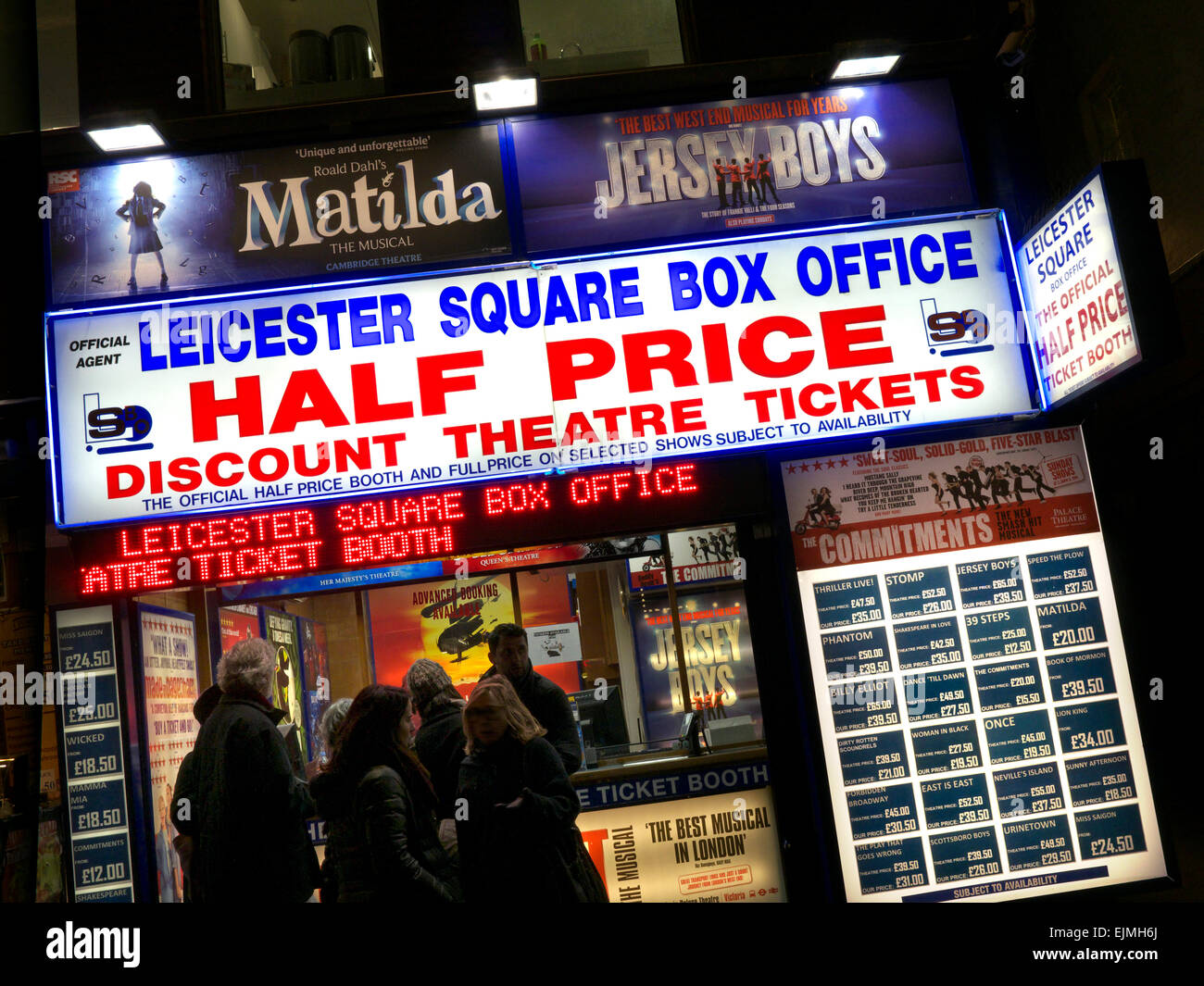 Rabatt-Theater-Kasse am Leicester Square Verkauf von Last-Minute Schnäppchen Preis Tickets West End London UK Stockfoto