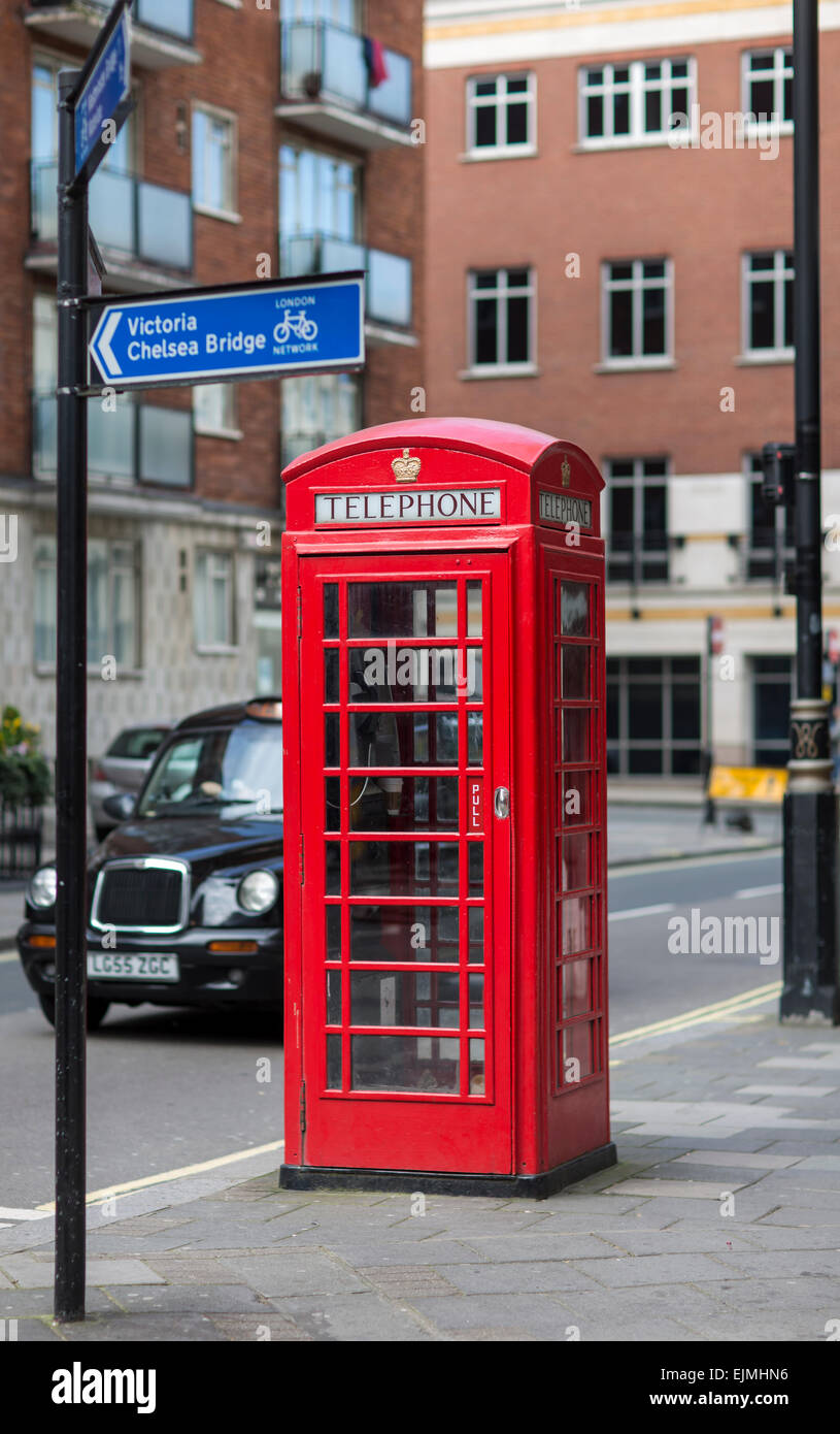 Rote Telefonzelle und Kabine, London Stockfoto