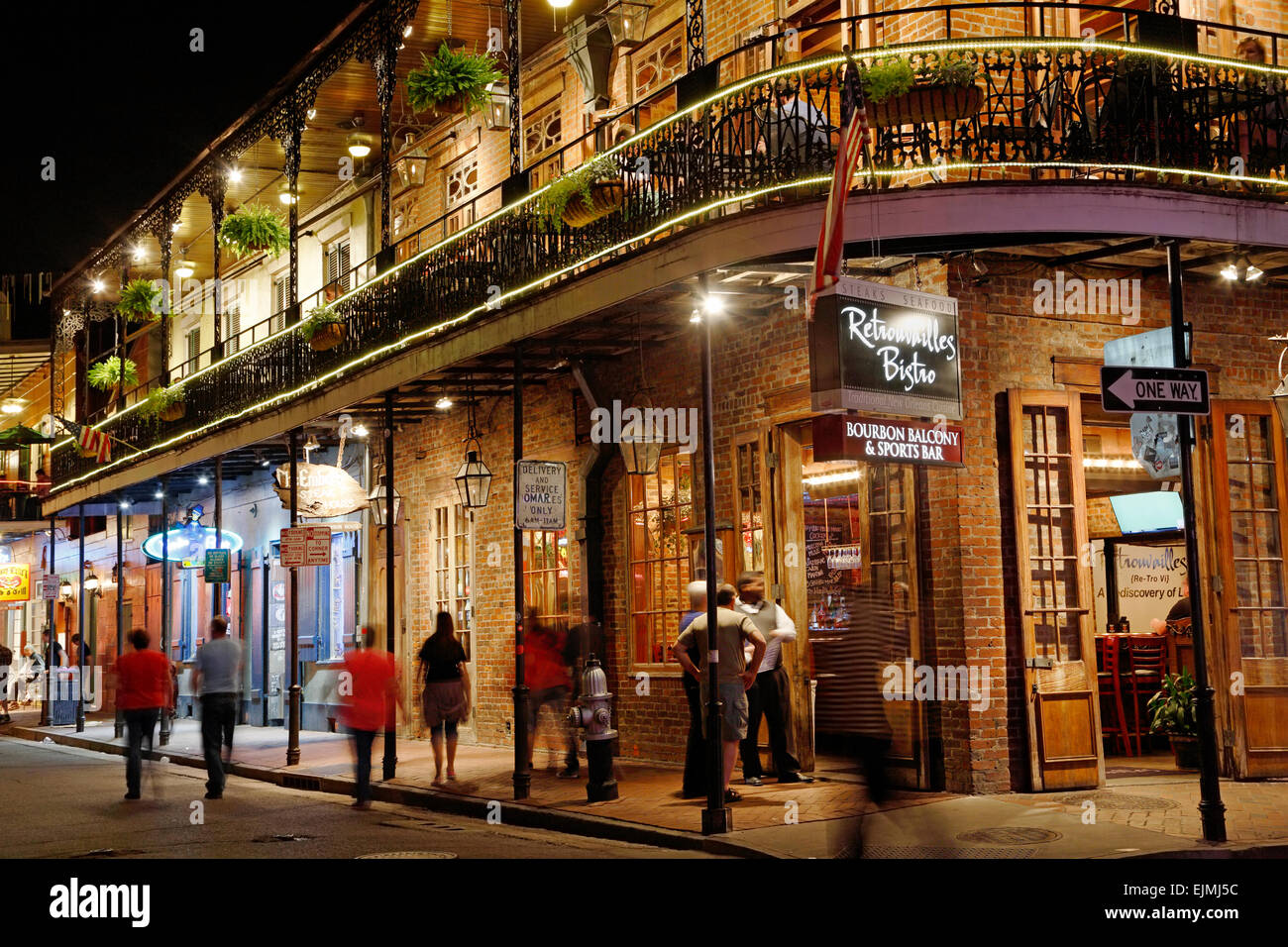 New Orleans, French Quarter, Bourbon Street in der Nacht. Stockfoto