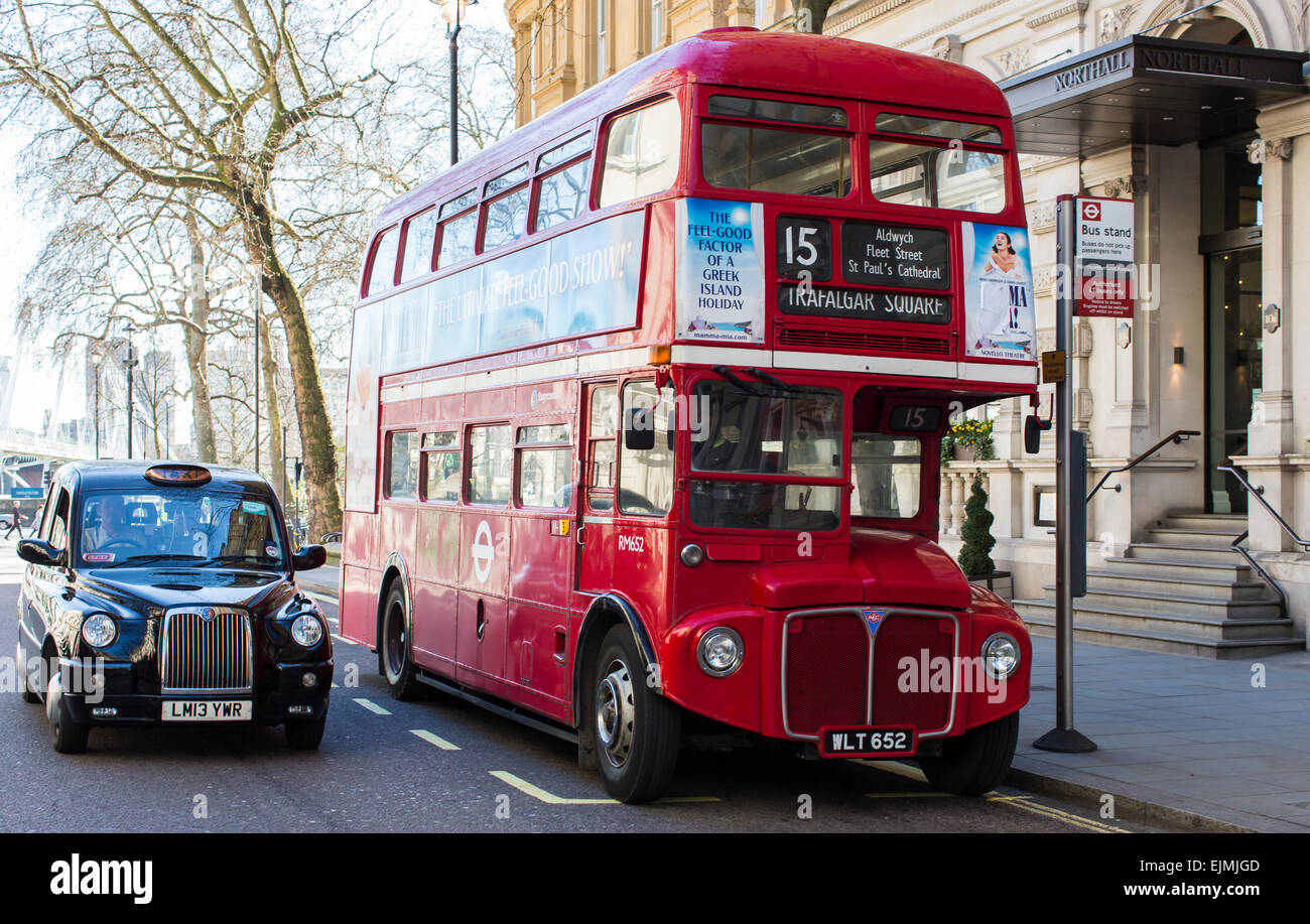 Roten Doppeldecker-Bus und Taxi in London, London Stockfoto