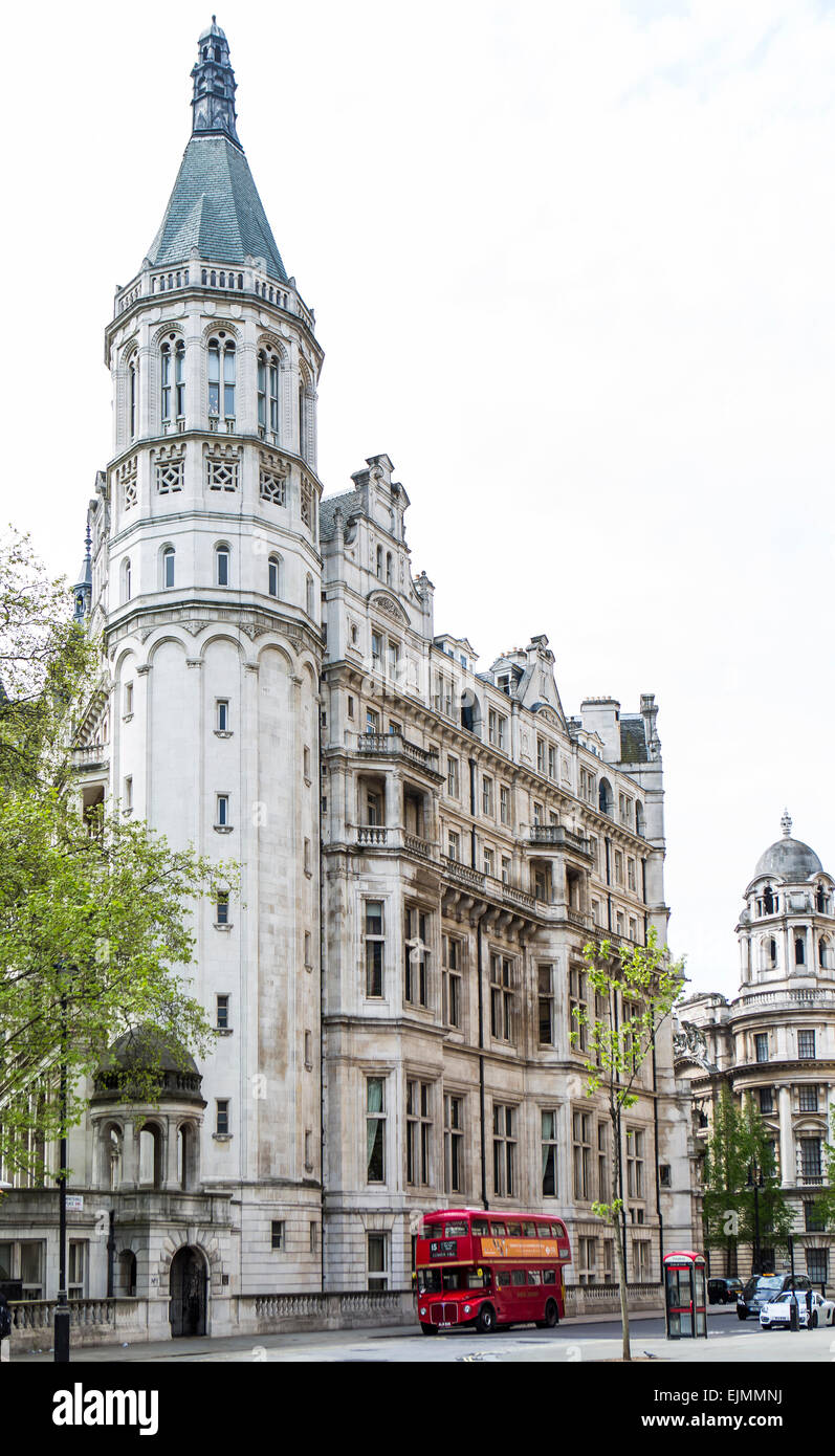 Doppeldecker-Bus, Royal Horseguards Hotel, London Stockfoto