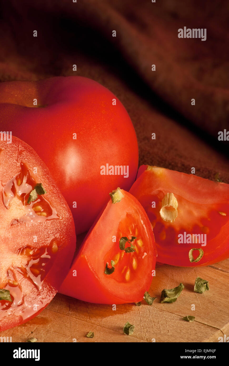 Tomaten auf ein Schneidebrett Stockfoto
