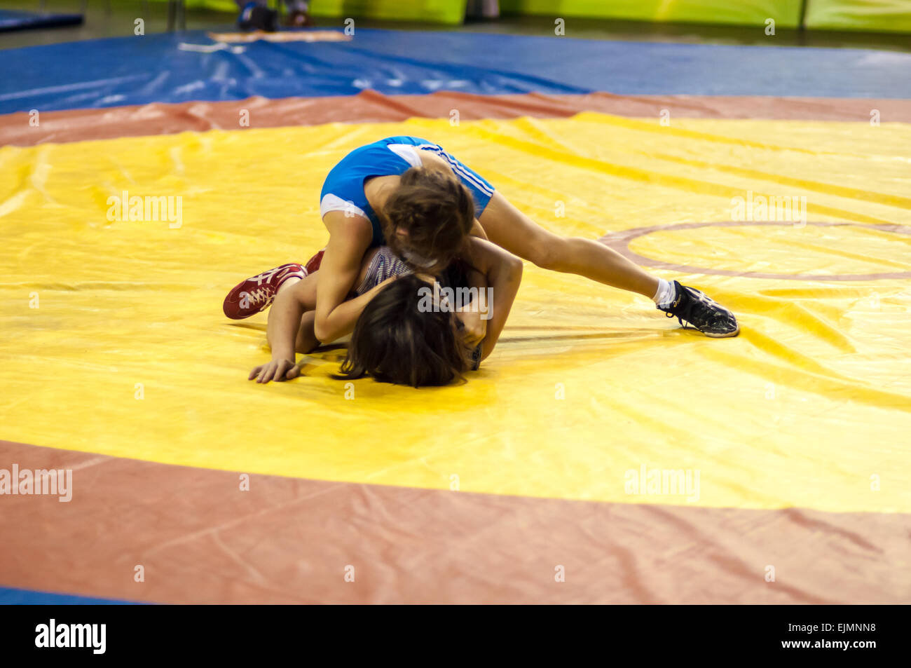 ORENBURG, ORENBURG Region, Russland, 18. Januar 2014 Jahr. Wettbewerbe im Ringen. Kämpfer-Mädchen Stockfoto