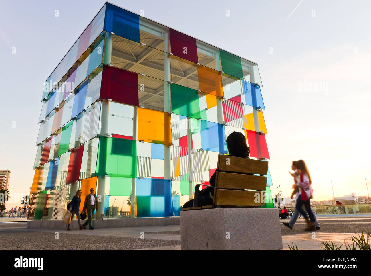 28 März 2015. Eröffnung des Centre Pompidou Malaga, das Centre Pompidou, der Würfel, Pop-up-Museum, Malaga, Andalusien, Spanien. Stockfoto
