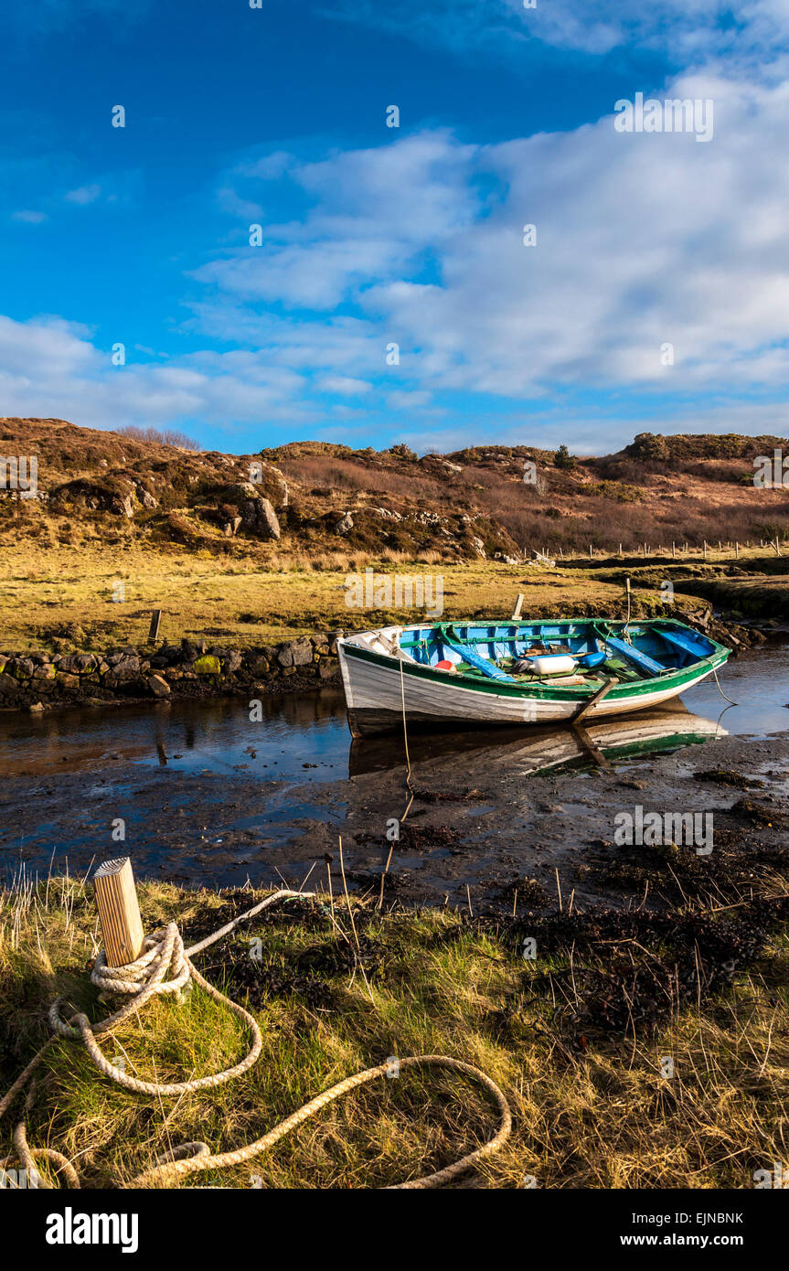 Hölzerne Klinker gebaut Fischerboot bei Lackbeg, in der Nähe von Burtonport, County Donegal, Irland Stockfoto