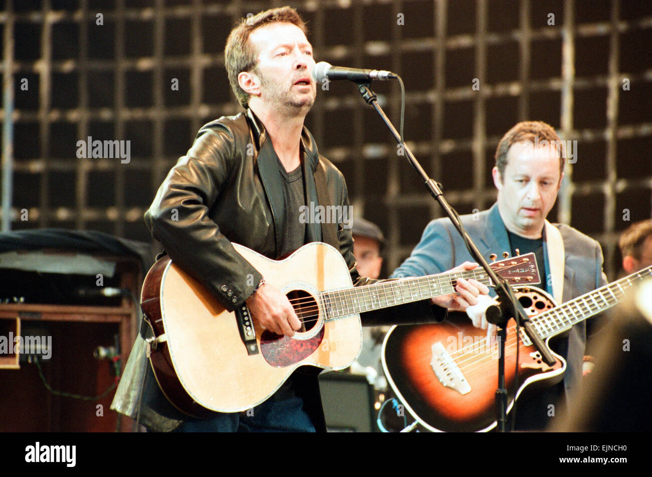 Eric Clapton auf der Bühne am Masters of Music Benefiz-Konzert, Hyde Park, London, 29. Juni 1996. Stockfoto