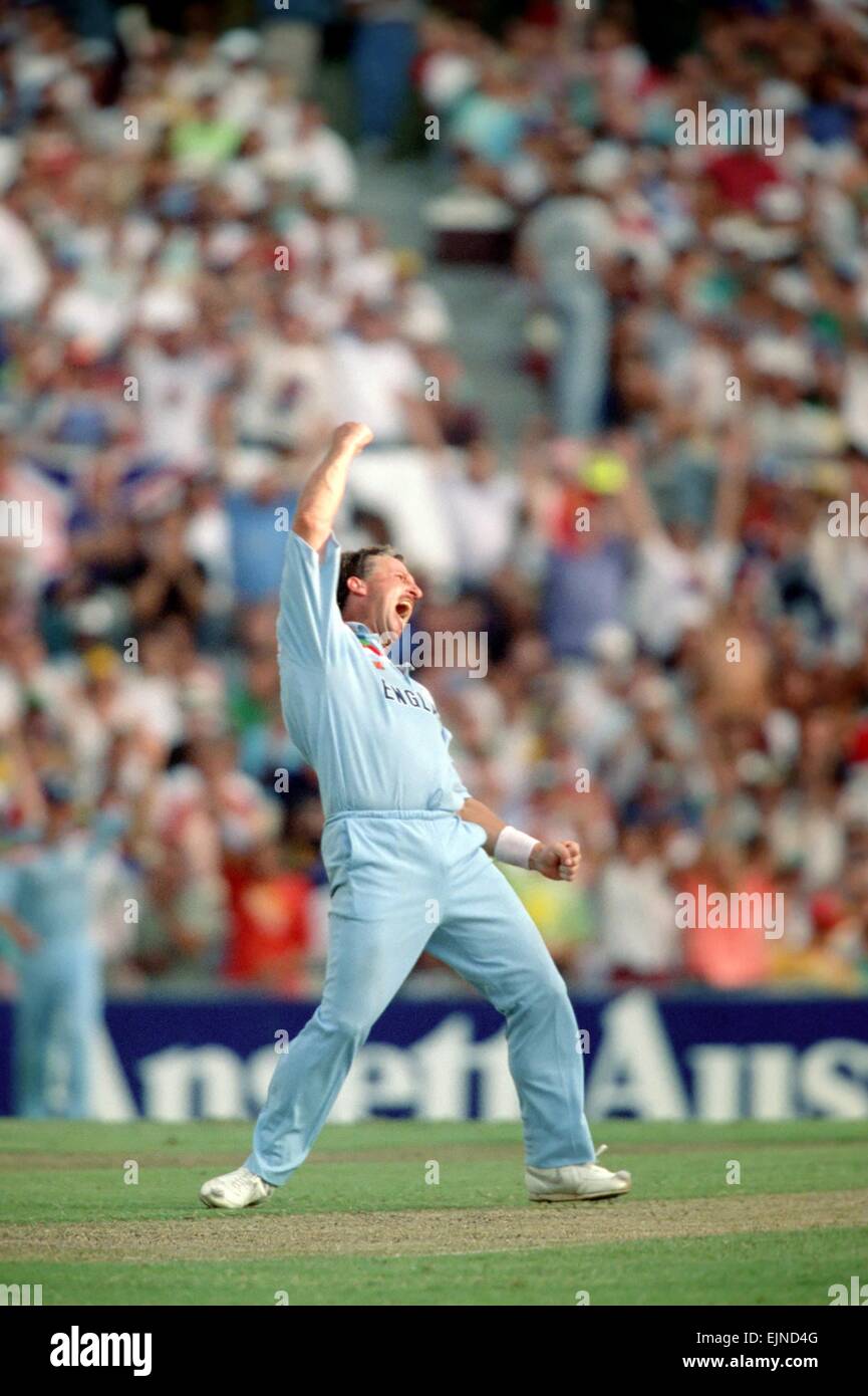 Kricket-Weltschale 1992 - Australien: Australien v. England in Sydney. England gewinnt mit 8 Wickets. Australien-171 (49 Over); England 173-2 (40,5 über). Ian Botham. März 1992 DM-1894-221 Stockfoto