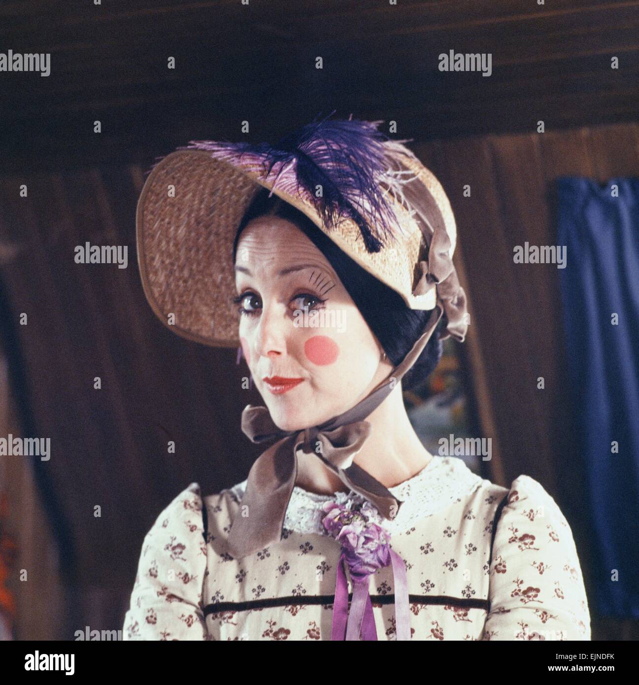 Schauspielerin Una Stubb als Tante Sally in der südlichen Fernsehserie der Worzel Gummidge. Tante Sally war eine lebensgroße Festplatz Puppe und Worzels Femme Fatale. 21. Oktober 1980 *** lokalen Caption *** gescannt von Transen statt an der Coventry-Telegraphwatscan - 13.08.2010 Stockfoto