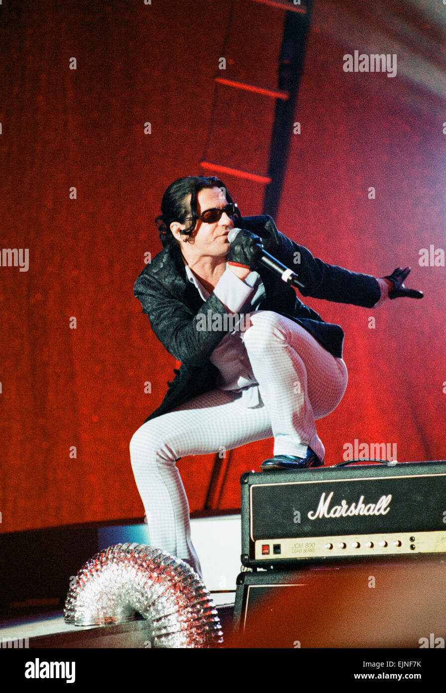 Michael Hutchence Lead-Sänger von INXS, abgebildet im Konzert - elegant verschwendet World Tour - in der Wembley Arena, London, 18. Juni 1997. Stockfoto