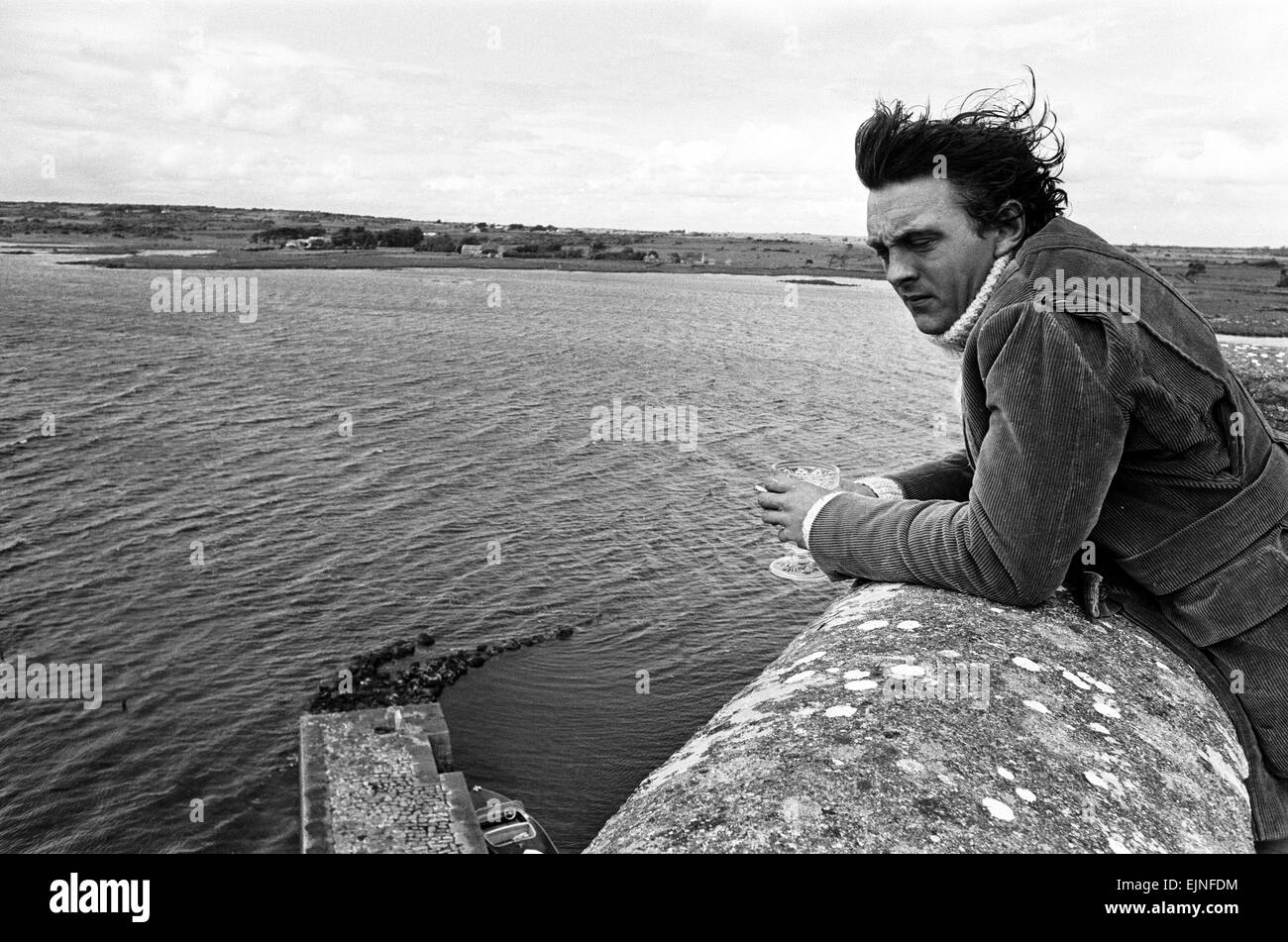 Britische Schauspieler David Hemmings, abgebildet in Oranmore Burg ist etwa 10km von Galway City, 21. Juni 1968. David Hemmings liegt in Irland zum Film Alfred The Great, nächsten Jahres erscheinen. Stockfoto