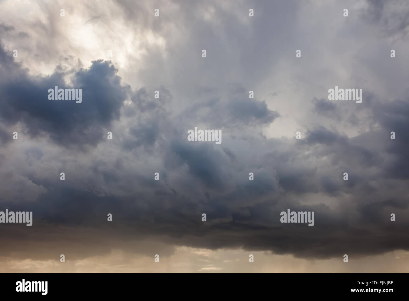 Stürmischer Himmelshintergrund Stockfoto