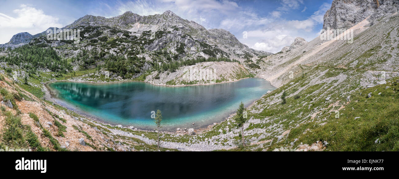 Malerischen Panoramablick auf türkisfarbenen See in den Julischen Alpen, Slowenien Stockfoto