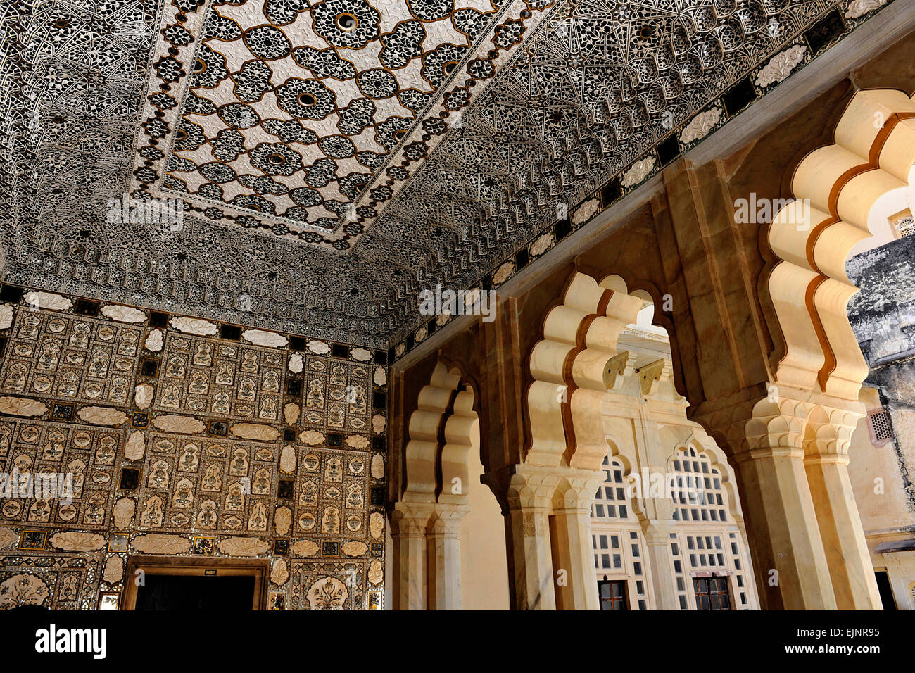 Kunstvoller indischer Architektur und Gebäude in der Amber Amer Fort Palace Jaipur Rajasthan Stockfoto
