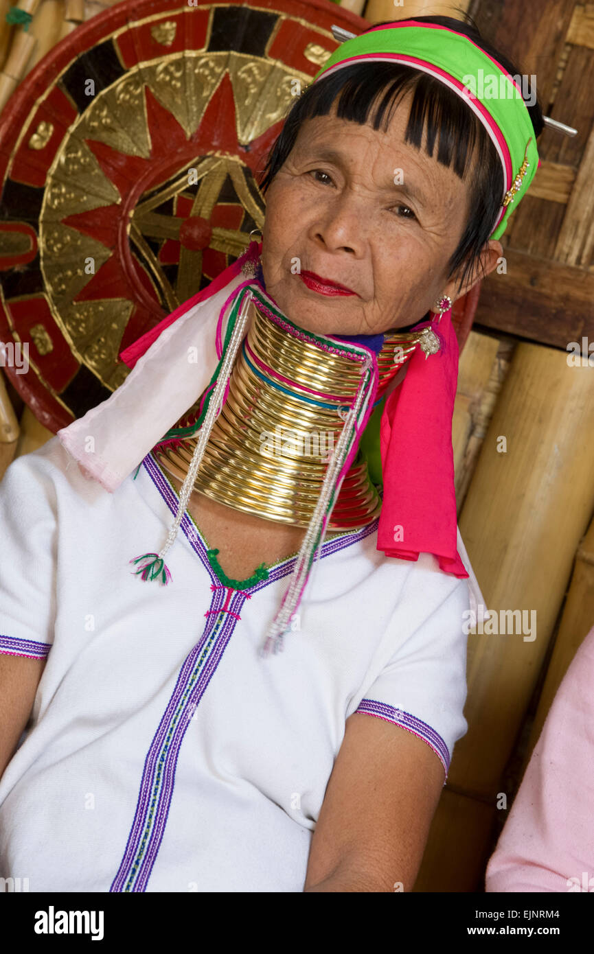 Szene aus Inle-See, Damen aus der Palung Hilltribe Stockfoto