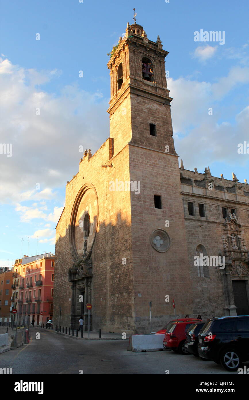 Parroquia Santos Juanes Kirche im historischen Zentrum von Valencia, neben dem Mercado Central in Plaça De La Ciutat de Bruges Stockfoto