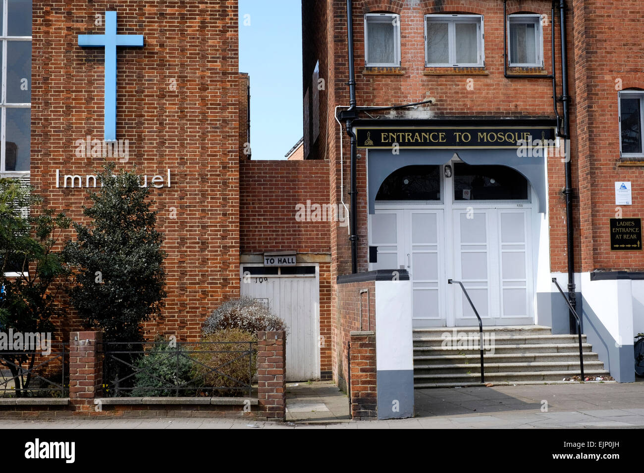 Immanuel-Täufer-Kirche und benachbarten Jami Moschee Southsea Portsmouth England uk Stockfoto