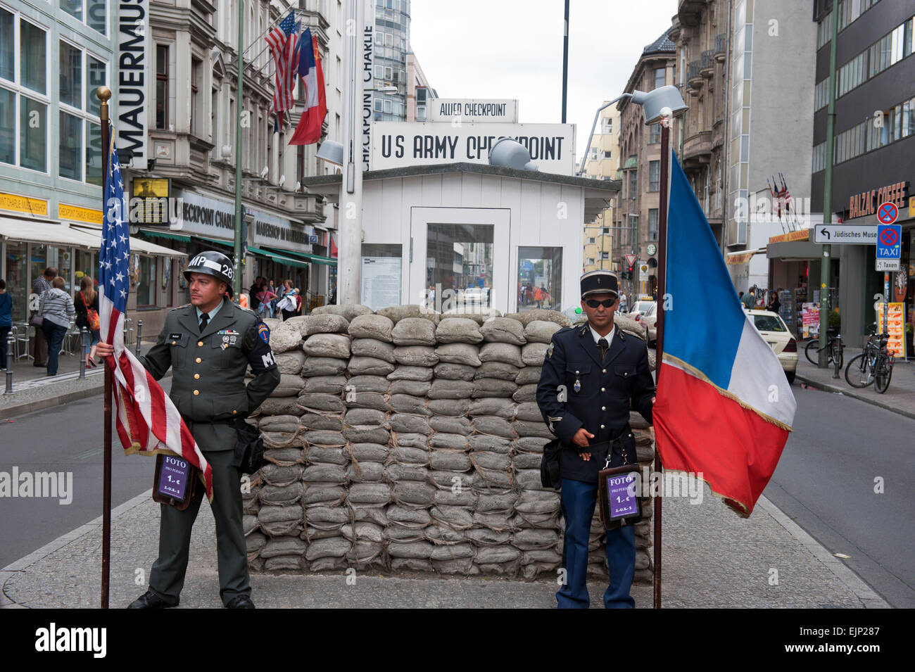Der berühmte ehemals Checkpoint Charlie Berlin Deutschland Stockfoto