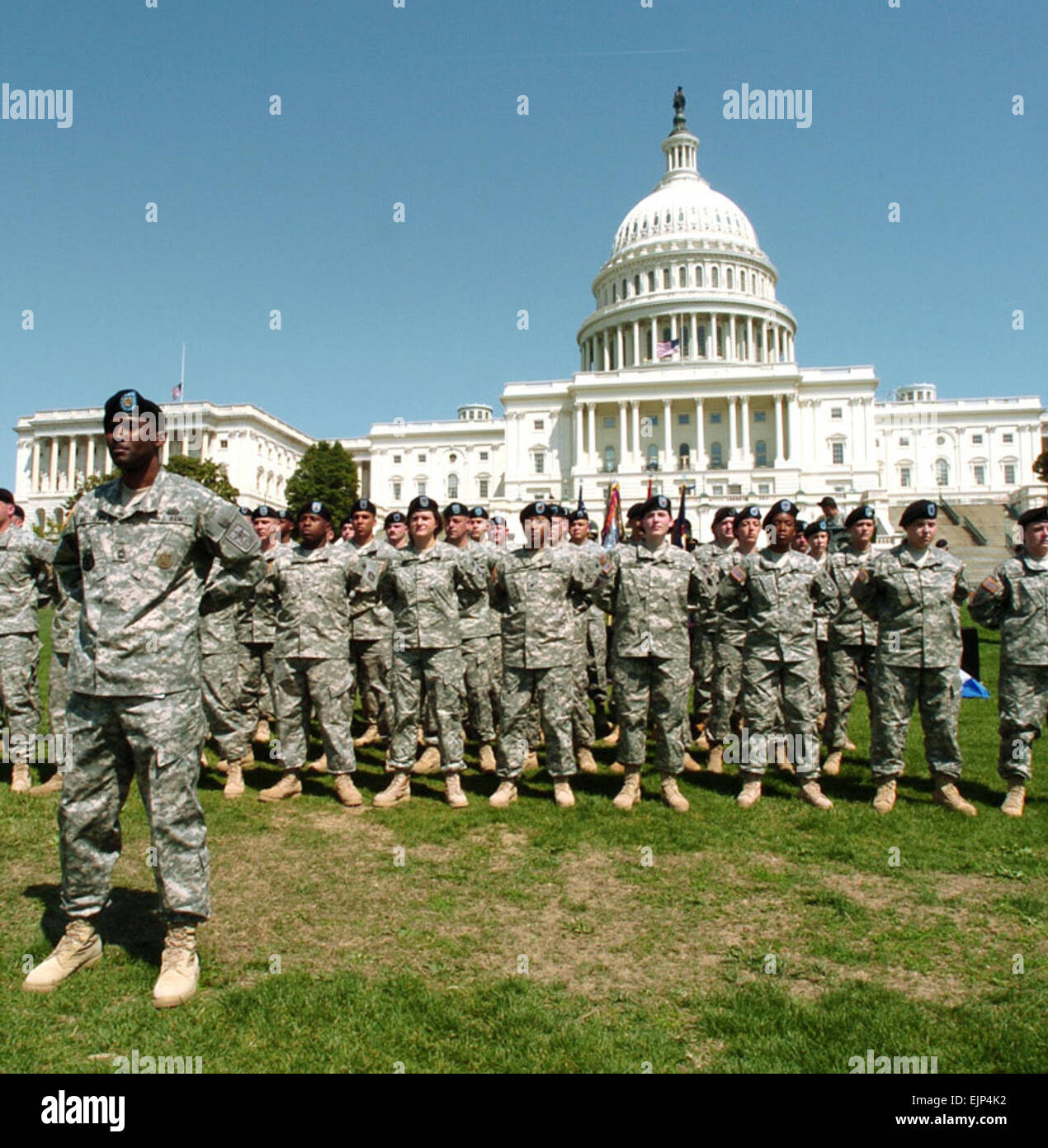 Armee-Reserve-Soldaten austragen im Capitol im April. Stockfoto