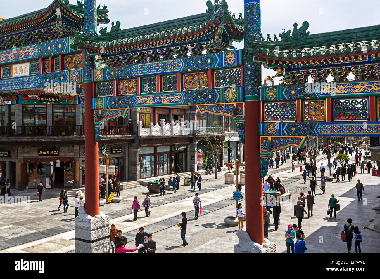 China, Peking, gebaute neu historisch Themen traditionelle Straße für Touristen am Qianmen Stockfoto
