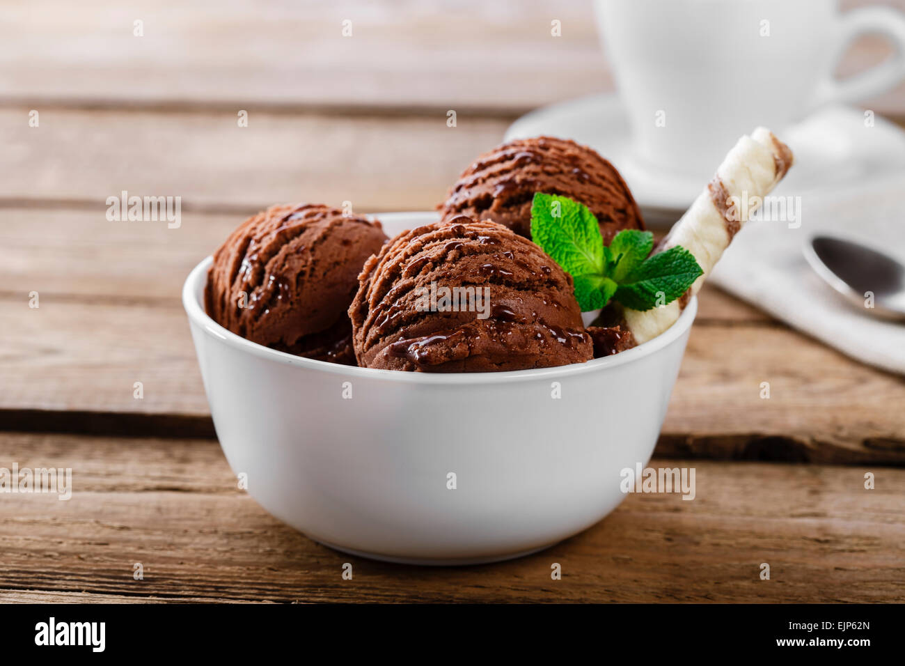 Braune Kugelschokolade Stockfotos Und bilder Kaufen Alamy braune-kugelschokolade-stockfotos-und-bilder-kaufen-alamy