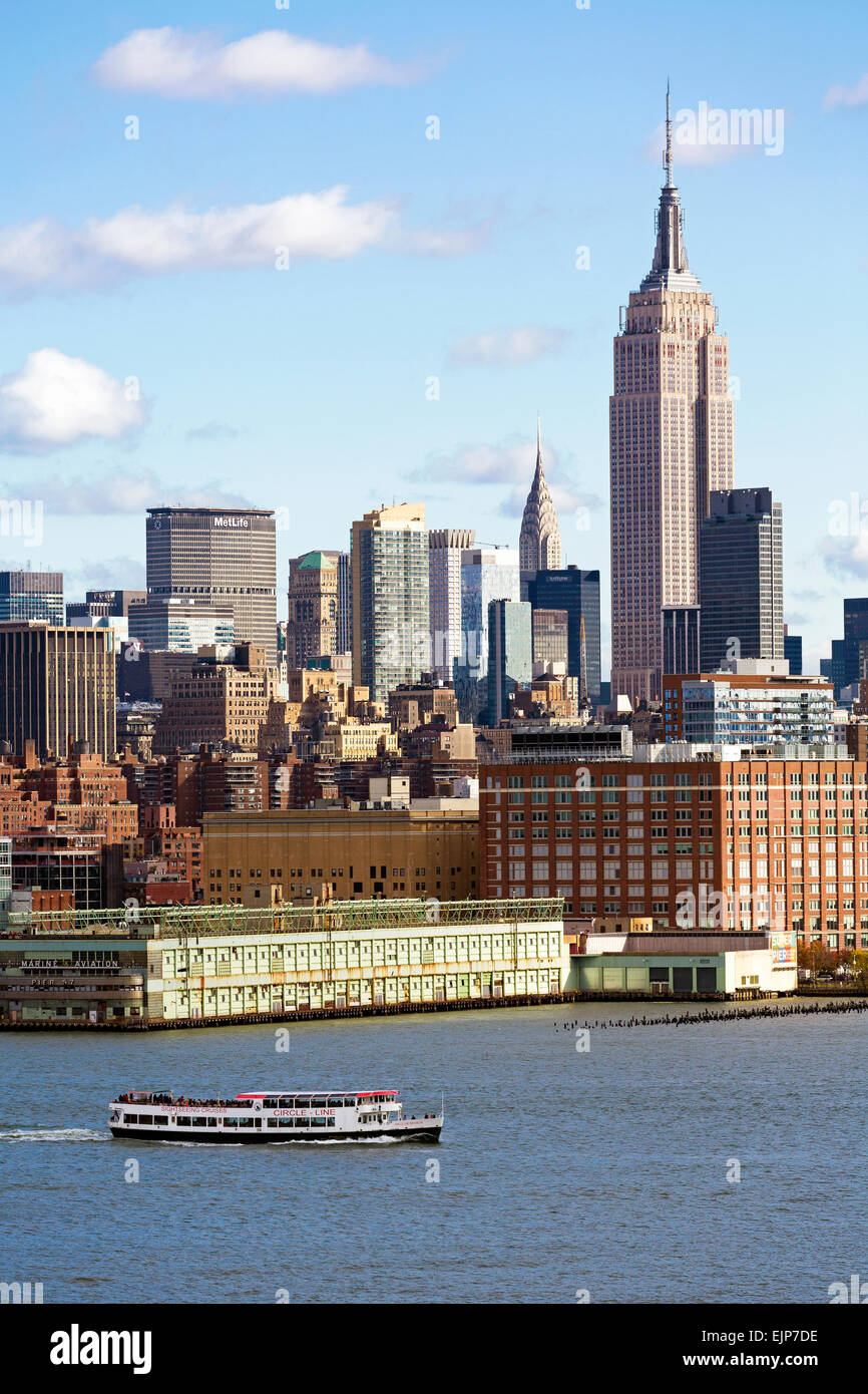 Empire State Building und Midtown Manhattan über den Hudson River, New York, Vereinigte Staaten von Amerika Stockfoto