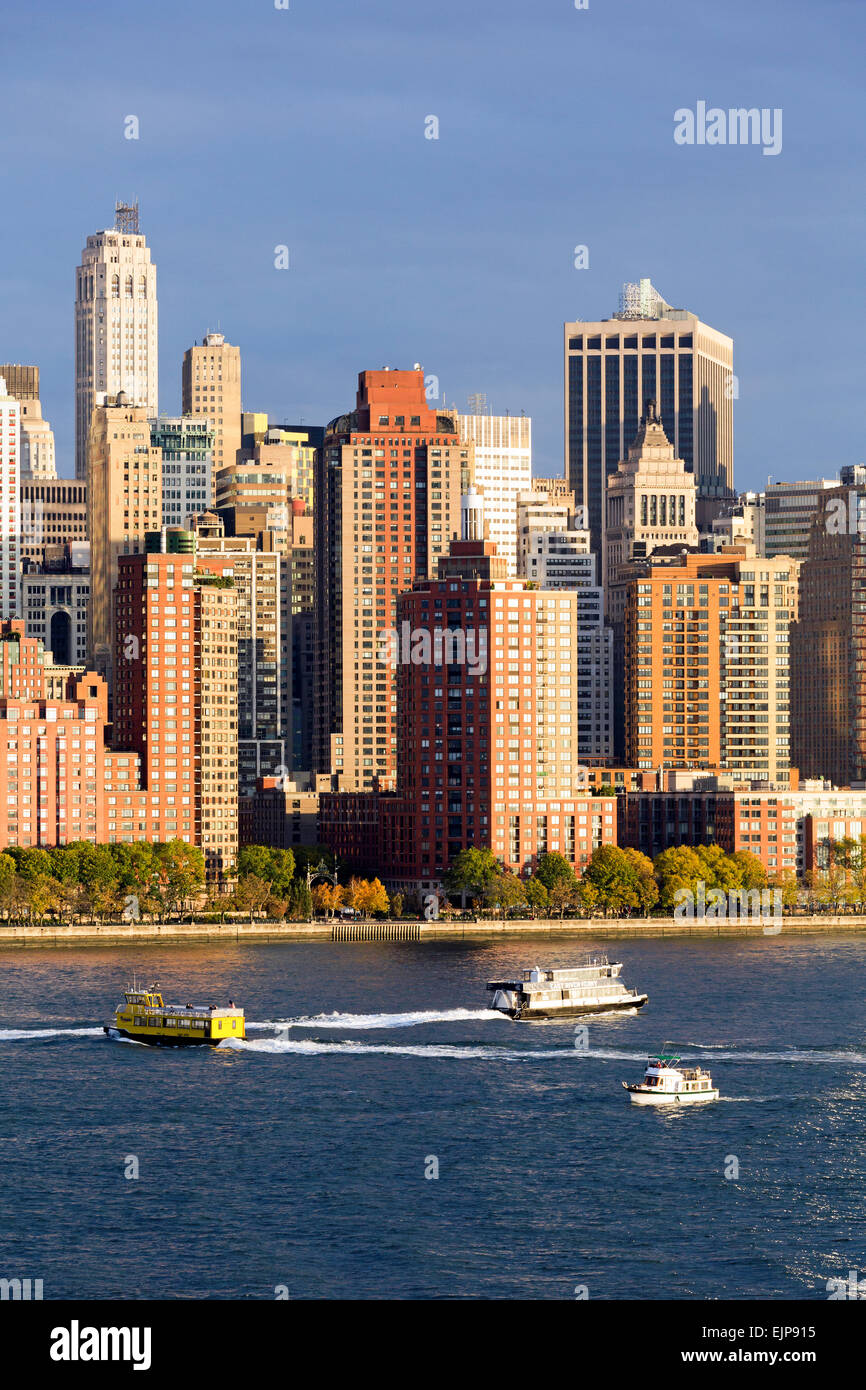 Downtown Manhattan über den Hudson River, New York, Vereinigte Staaten von Amerika Stockfoto
