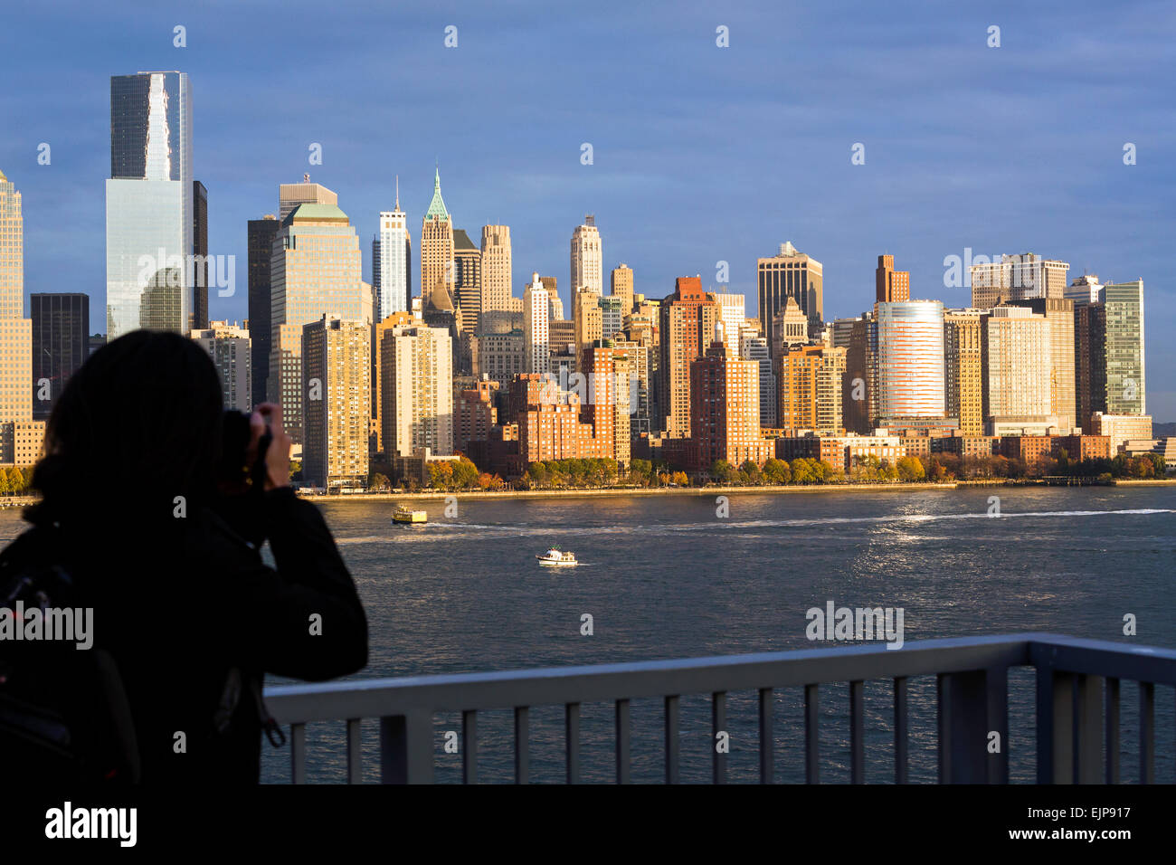 Downtown Manhattan über den Hudson River, New York, Vereinigte Staaten von Amerika Stockfoto