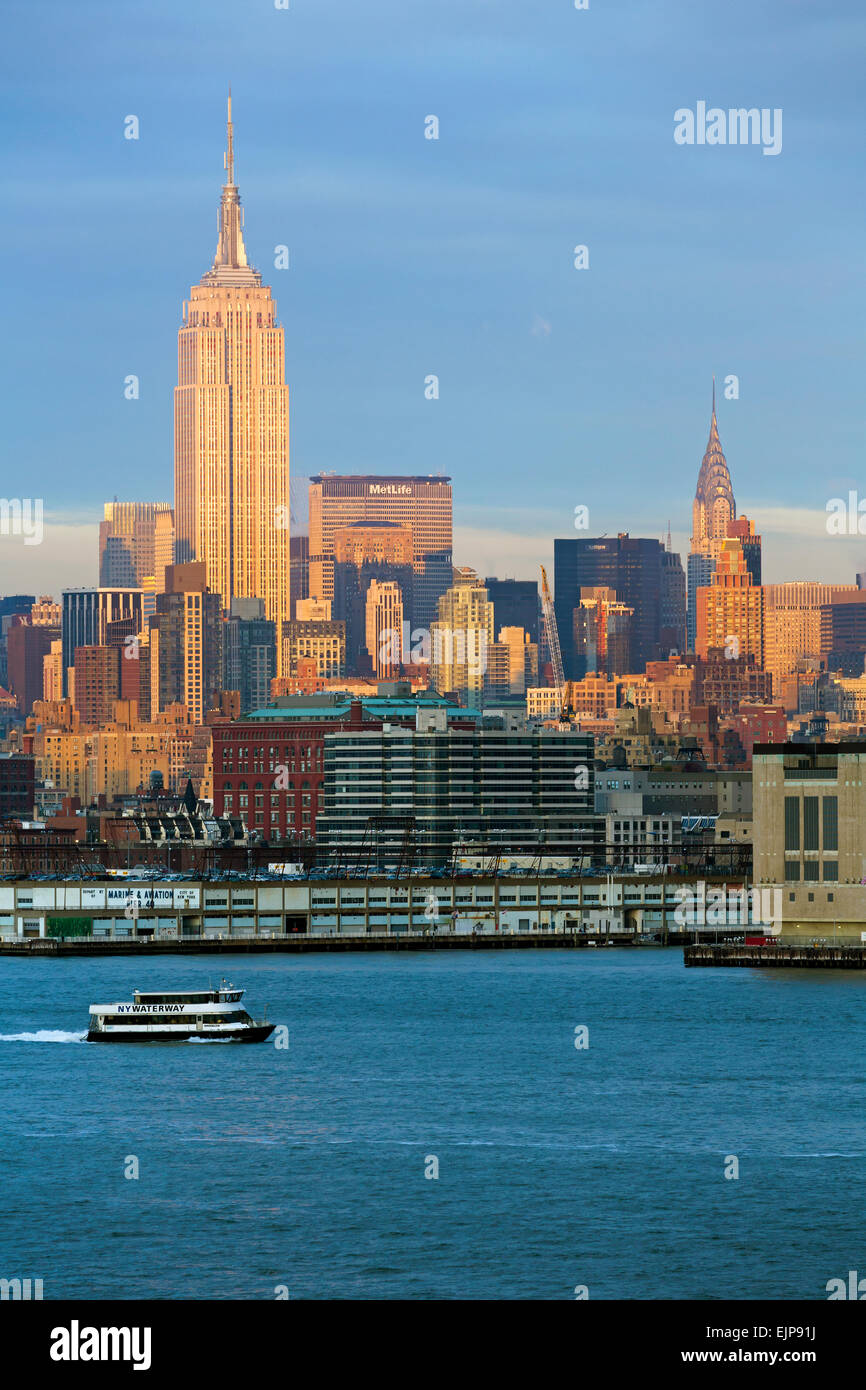 Empire State Building und Midtown Manhattan über den Hudson River, New York, Vereinigte Staaten von Amerika Stockfoto