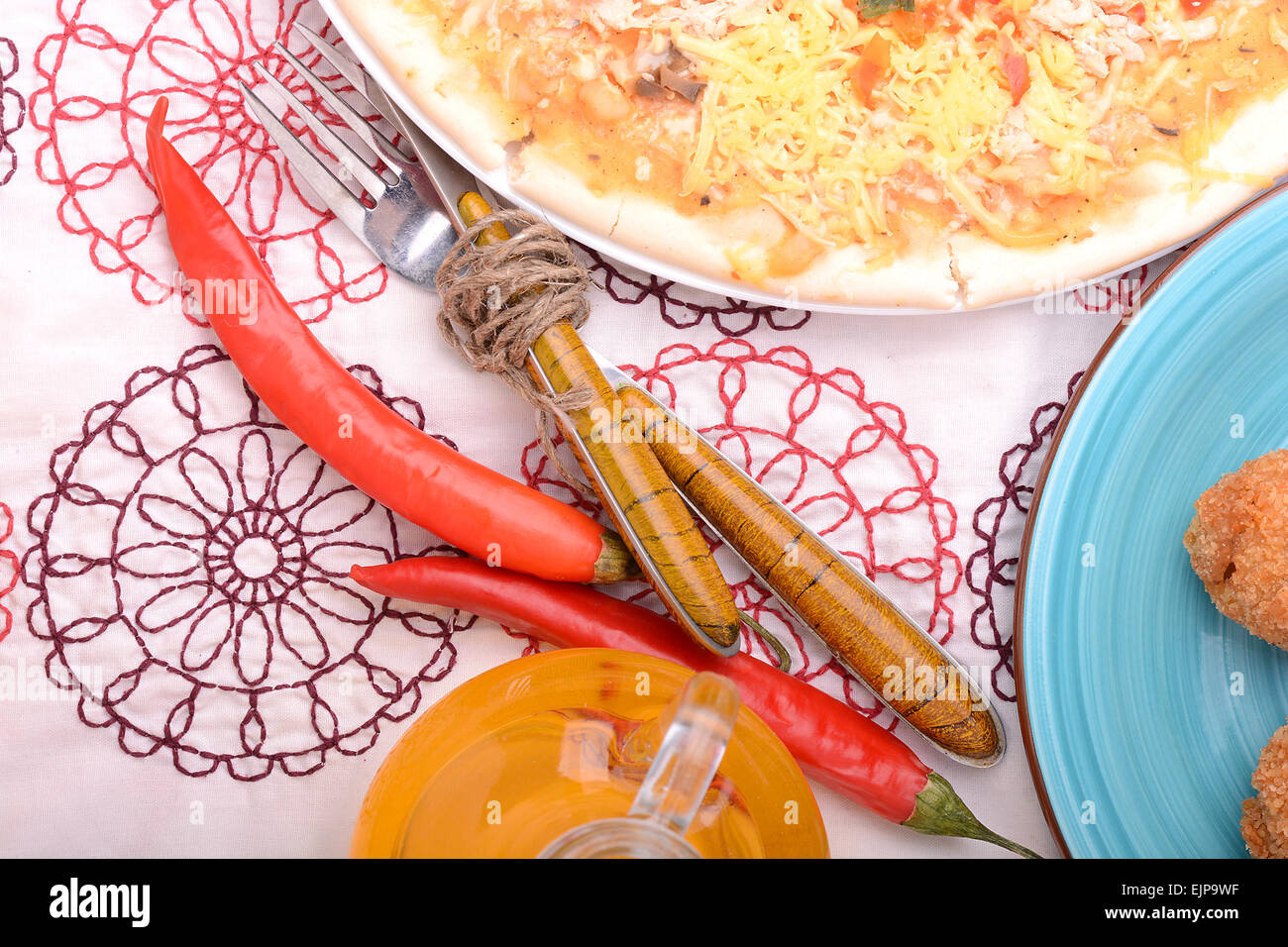 Rindfleisch-Pizza mit Paprika Stockfoto