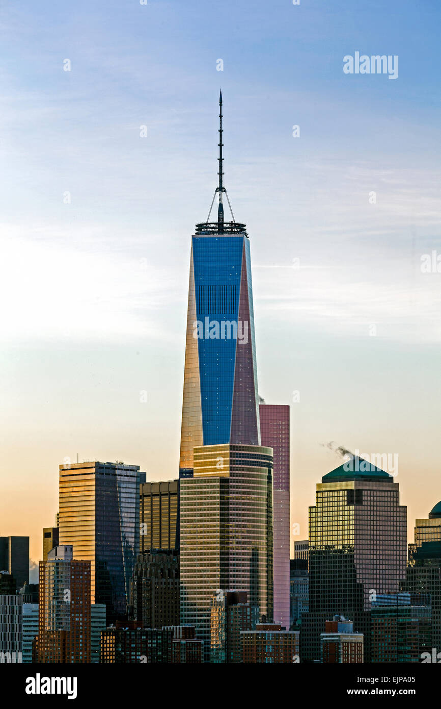 One World Trade Center und die Innenstadt von Manhattan über den Hudson River, New York, Manhattan, Vereinigte Staaten von Amerika Stockfoto