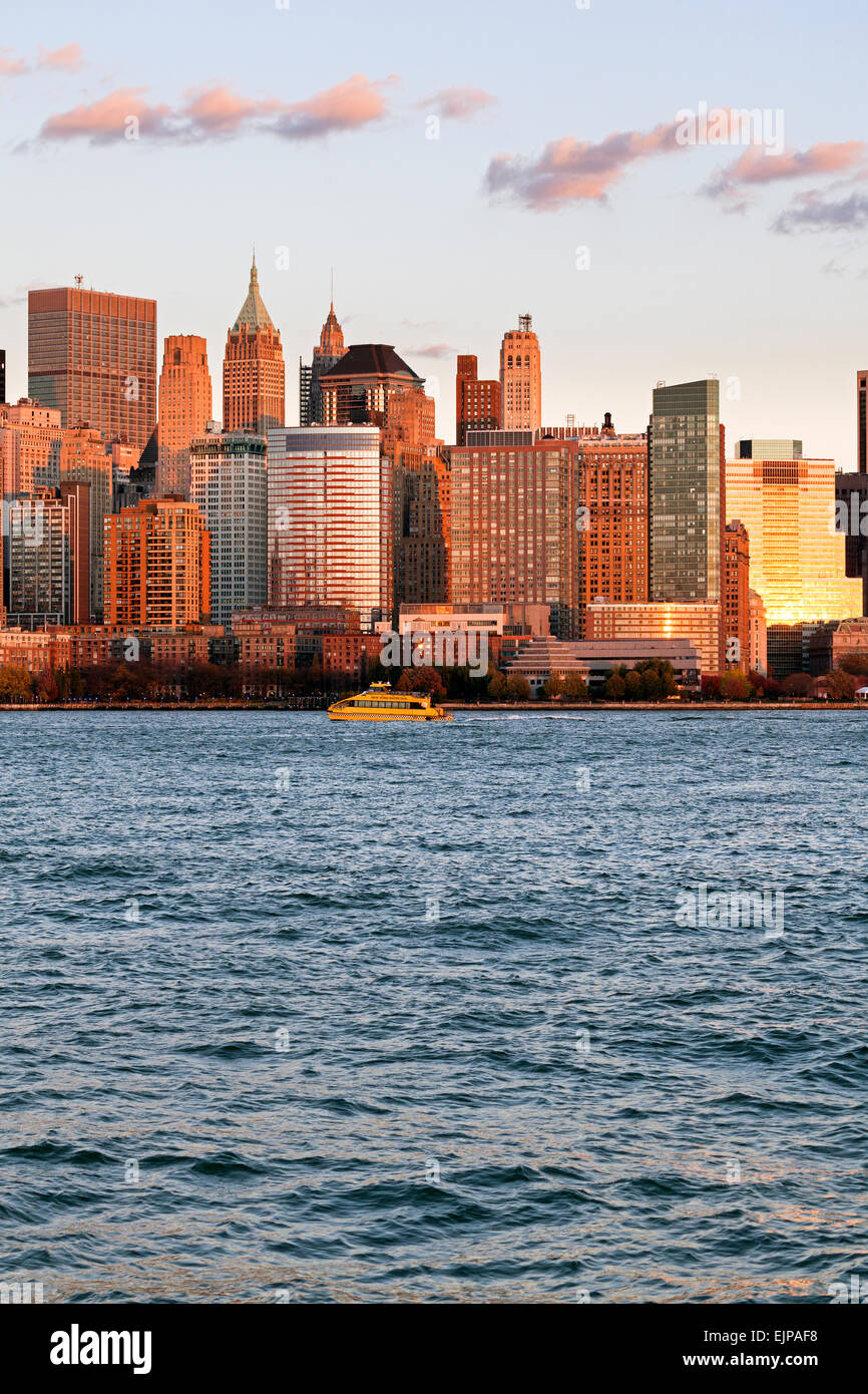 Downtown Manhattan über den Hudson River, New York, Manhattan, Vereinigte Staaten von Amerika Stockfoto