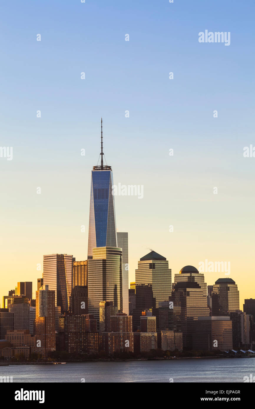 One World Trade Center und die Innenstadt von Manhattan über den Hudson River, New York, Vereinigte Staaten von Amerika Stockfoto
