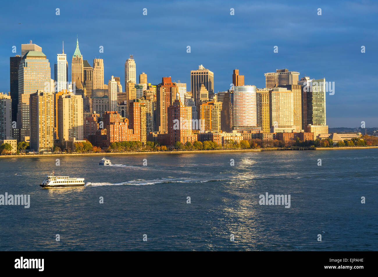Downtown Manhattan über den Hudson River, New York, Vereinigte Staaten von Amerika Stockfoto