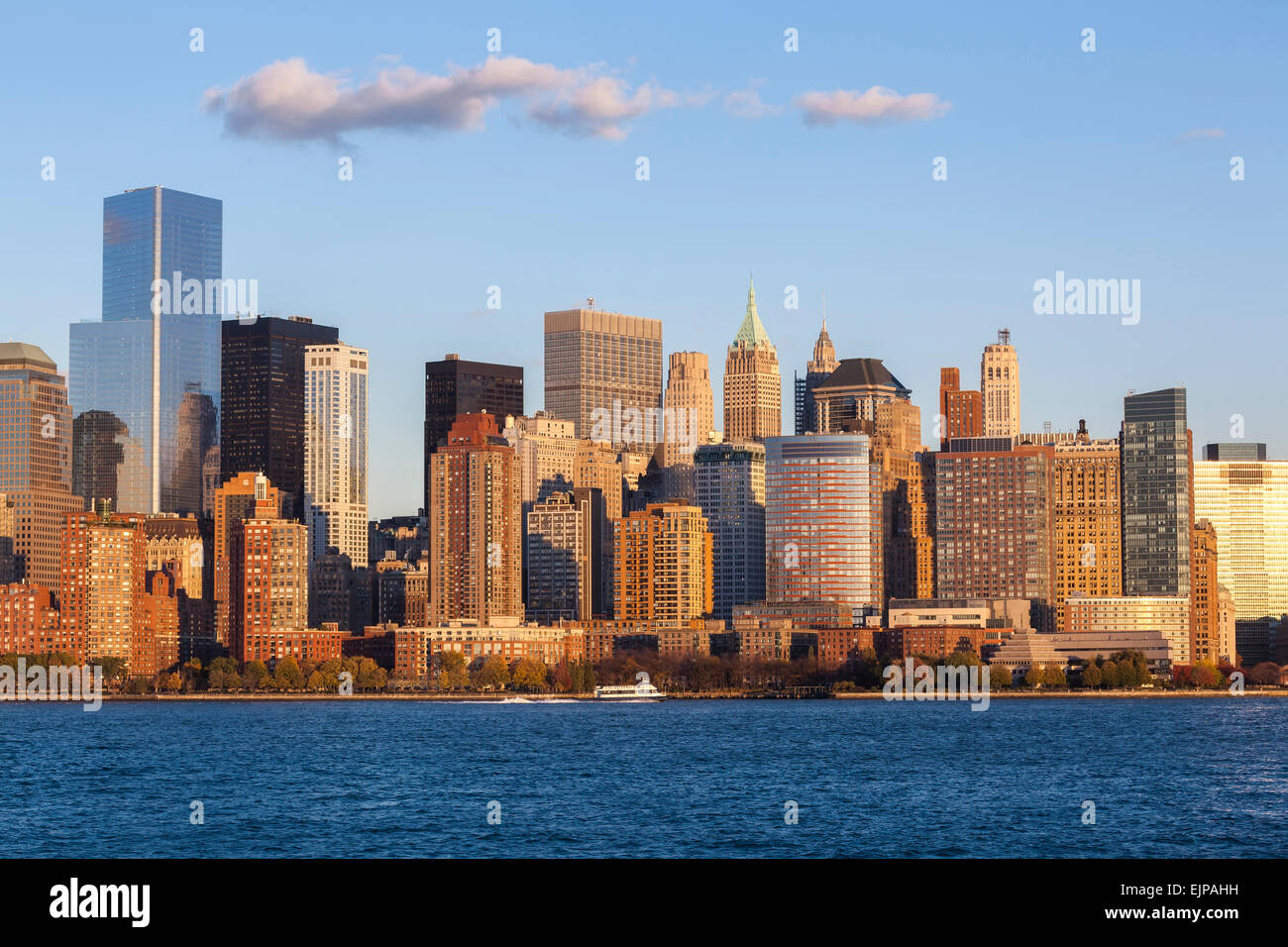 Downtown Manhattan über den Hudson River, New York, Vereinigte Staaten von Amerika Stockfoto