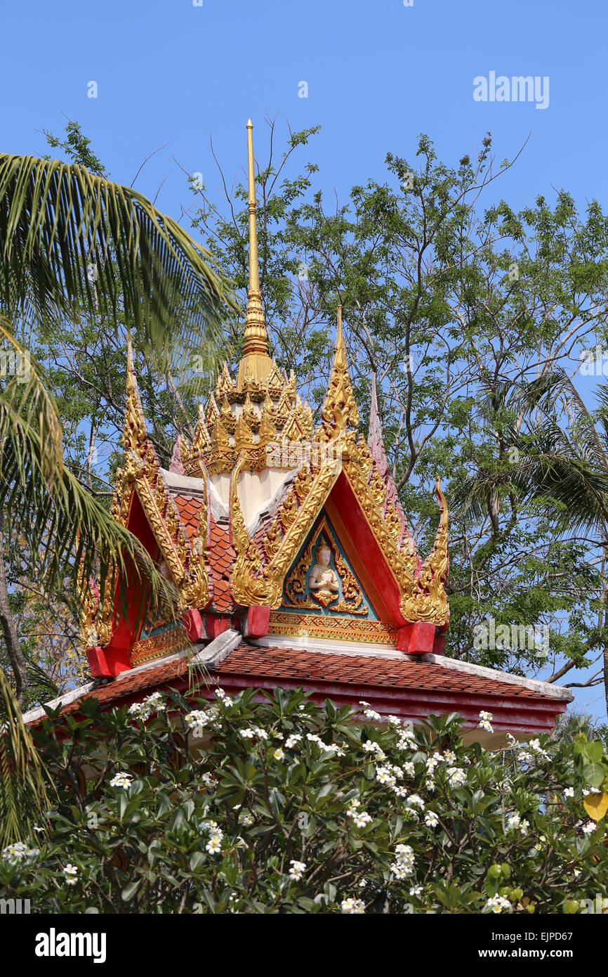 Buddhistische Tempel im Dschungel in Thailand Stockfoto